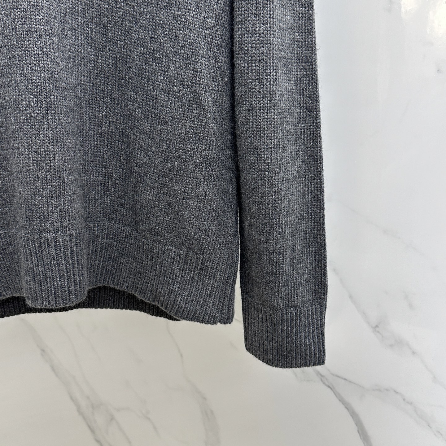 🆕LOEWE罗意威 2025SS秋季新款时尚领圆领针织羊毛衣，以当季色调传递典雅韵味，成就日常搭配佳选。