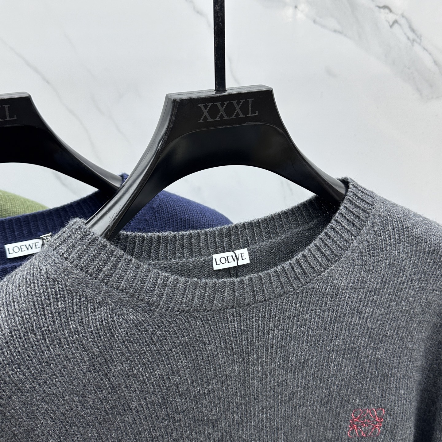 🆕LOEWE罗意威 2025SS秋季新款时尚领圆领针织羊毛衣，以当季色调传递典雅韵味，成就日常搭配佳选。