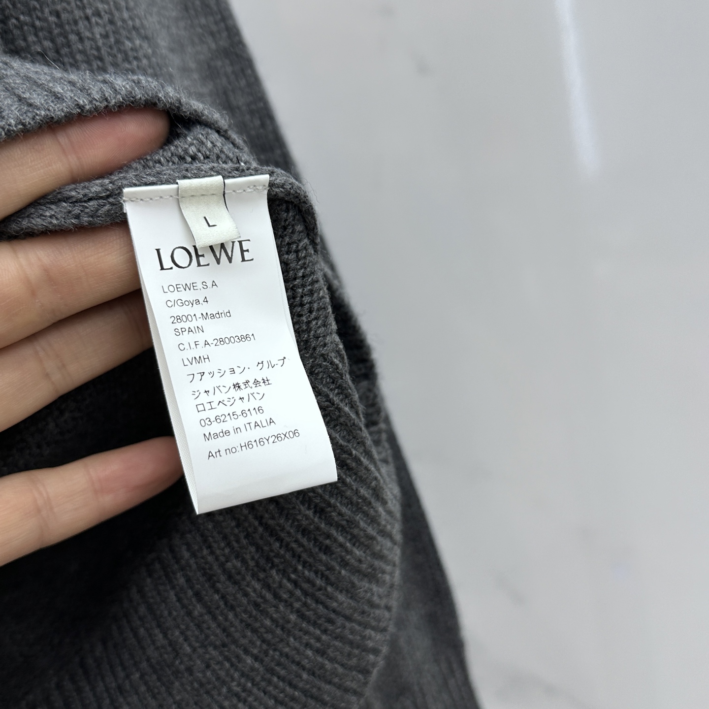 🆕LOEWE罗意威 2025SS秋季新款时尚领圆领针织羊毛衣，以当季色调传递典雅韵味，成就日常搭配佳选。