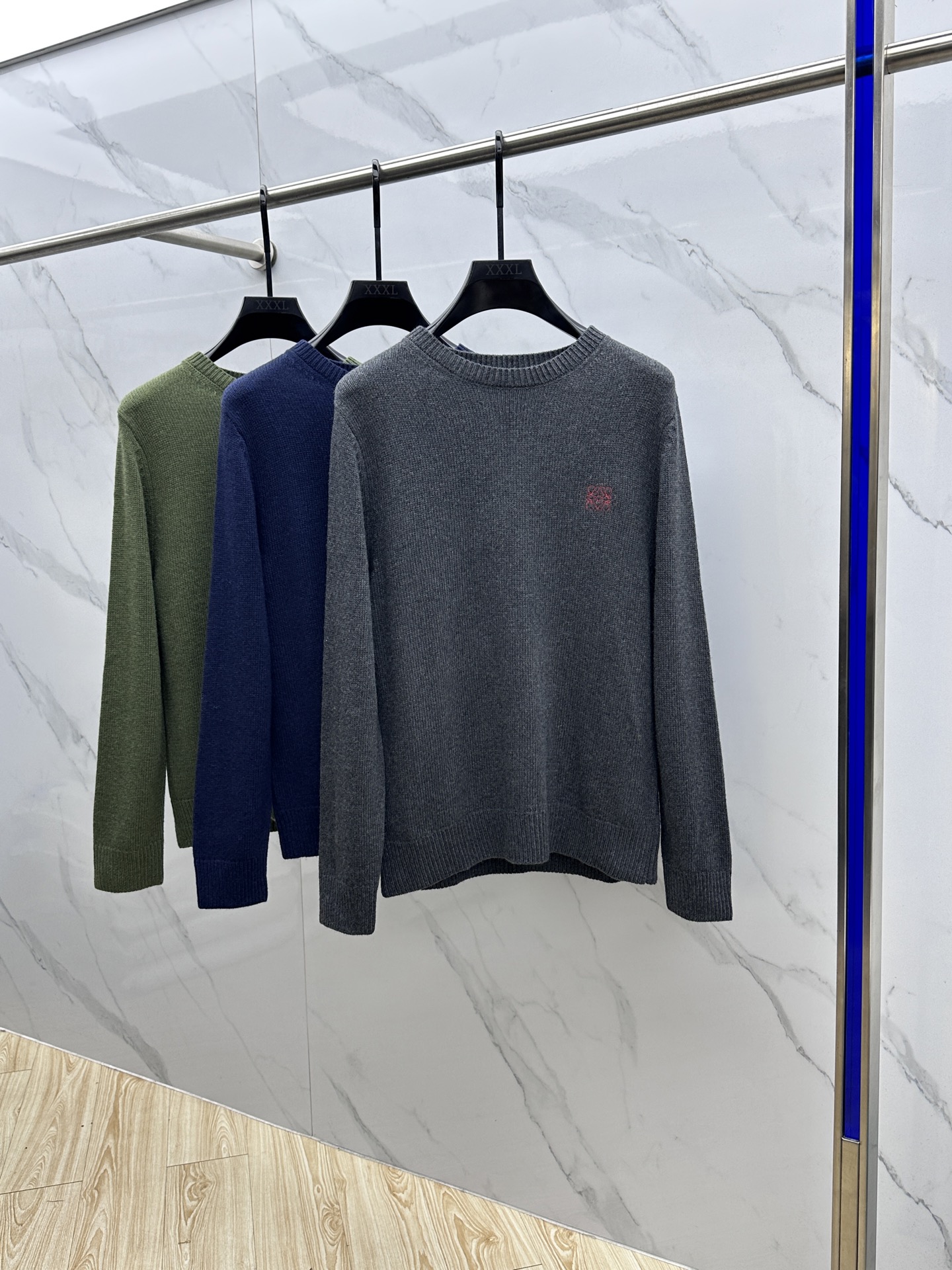 🆕LOEWE罗意威 2025SS秋季新款时尚领圆领针织羊毛衣，以当季色调传递典雅韵味，成就日常搭配佳选。