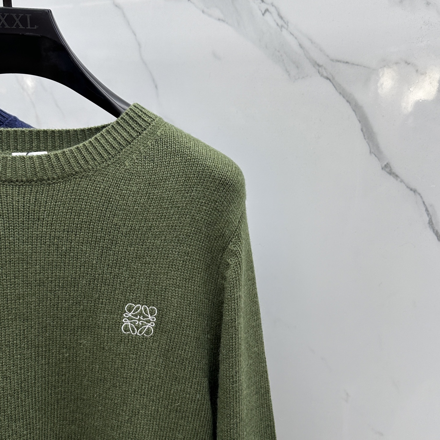 🆕LOEWE罗意威 2025SS秋季新款时尚领圆领针织羊毛衣，以当季色调传递典雅韵味，成就日常搭配佳选。