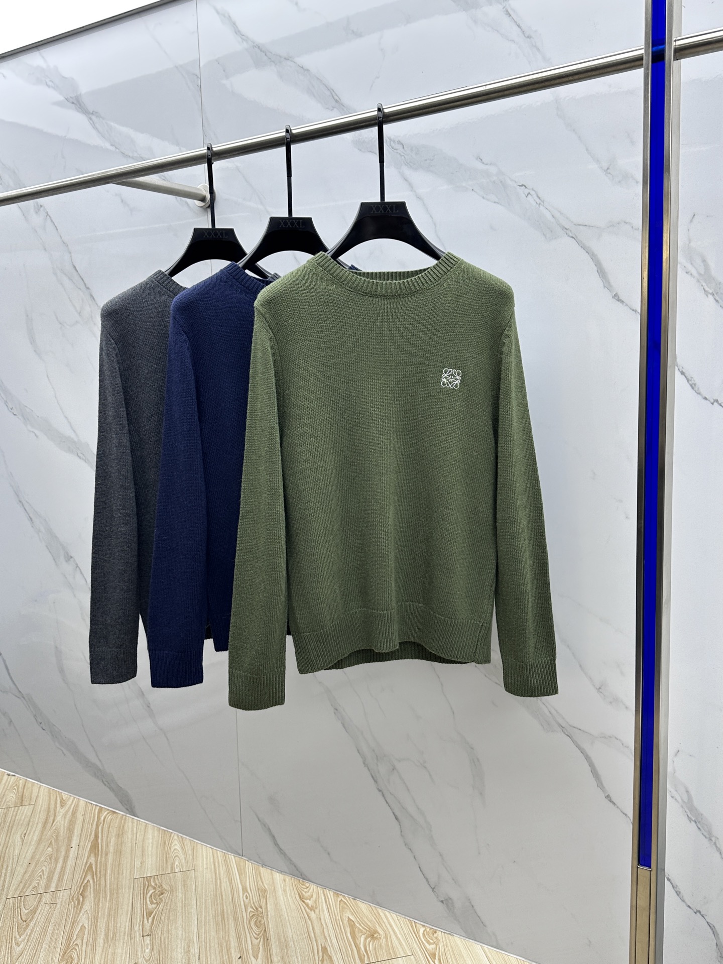 🆕LOEWE罗意威 2025SS秋季新款时尚领圆领针织羊毛衣，以当季色调传递典雅韵味，成就日常搭配佳选。