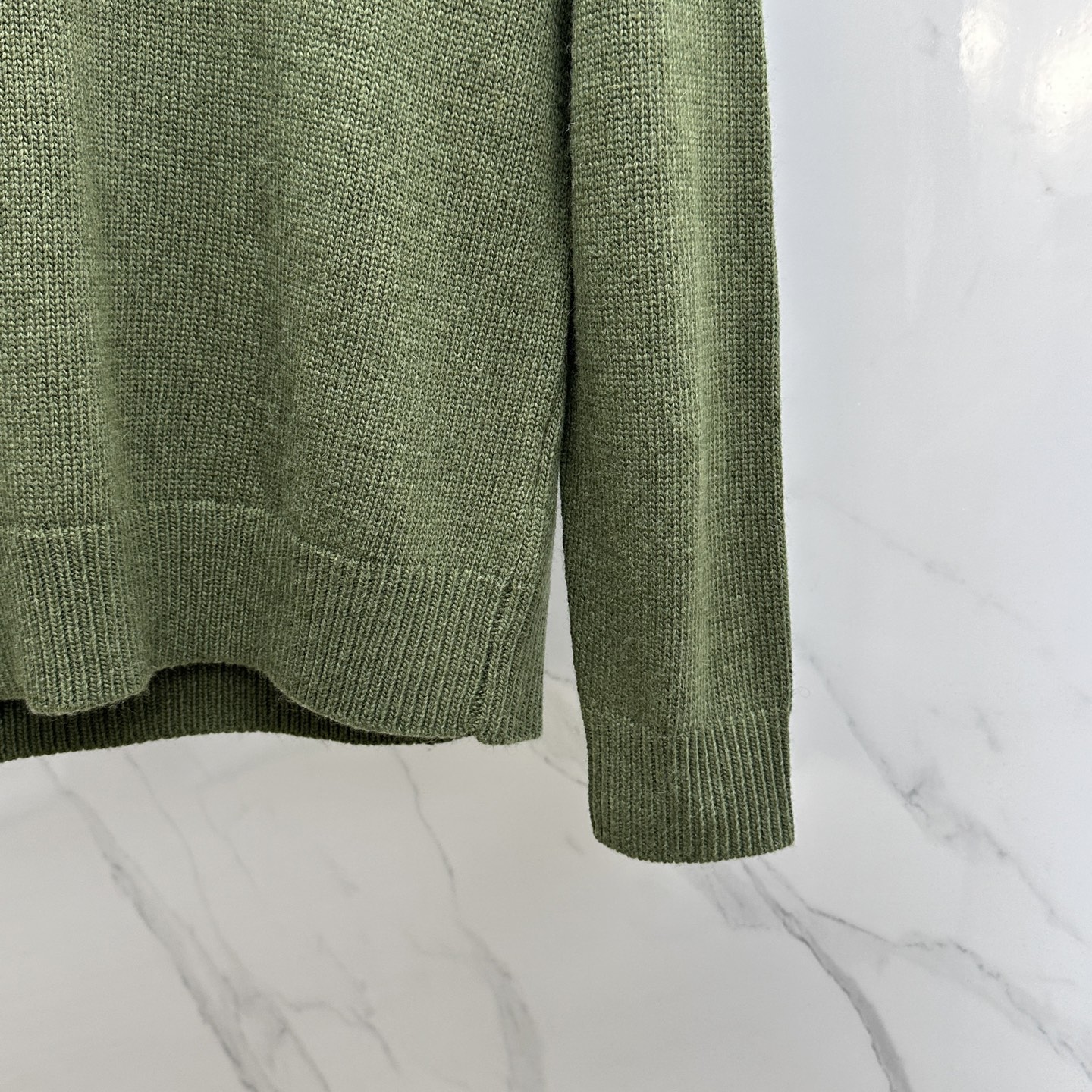 🆕LOEWE罗意威 2025SS秋季新款时尚领圆领针织羊毛衣，以当季色调传递典雅韵味，成就日常搭配佳选。