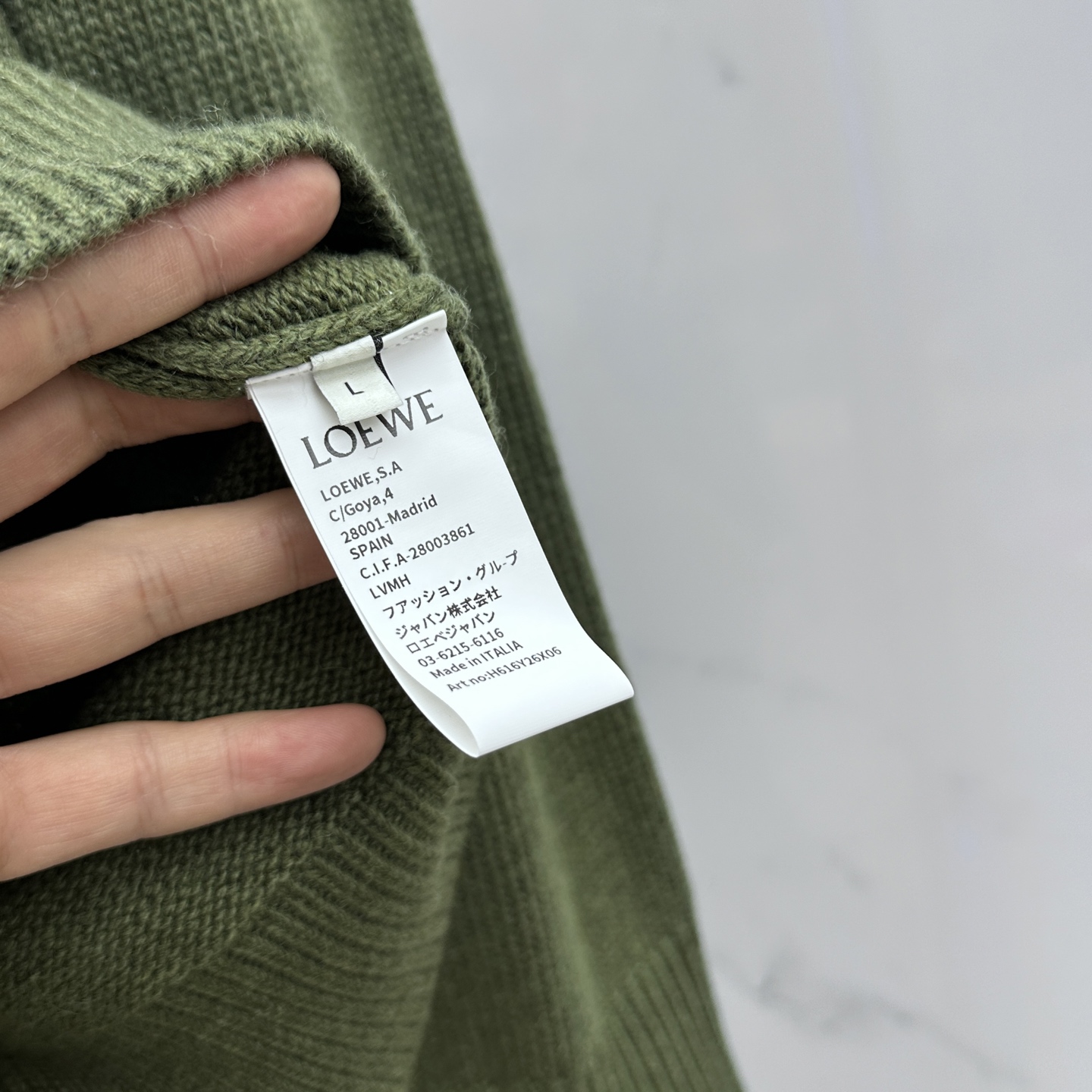 🆕LOEWE罗意威 2025SS秋季新款时尚领圆领针织羊毛衣，以当季色调传递典雅韵味，成就日常搭配佳选。