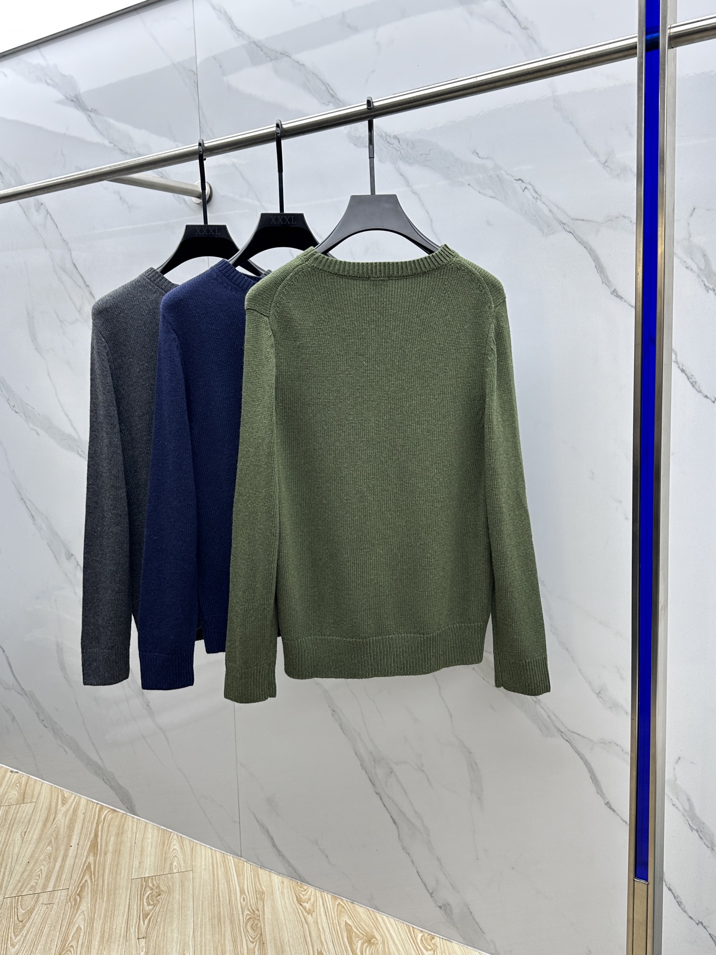 🆕LOEWE罗意威 2025SS秋季新款时尚领圆领针织羊毛衣，以当季色调传递典雅韵味，成就日常搭配佳选。