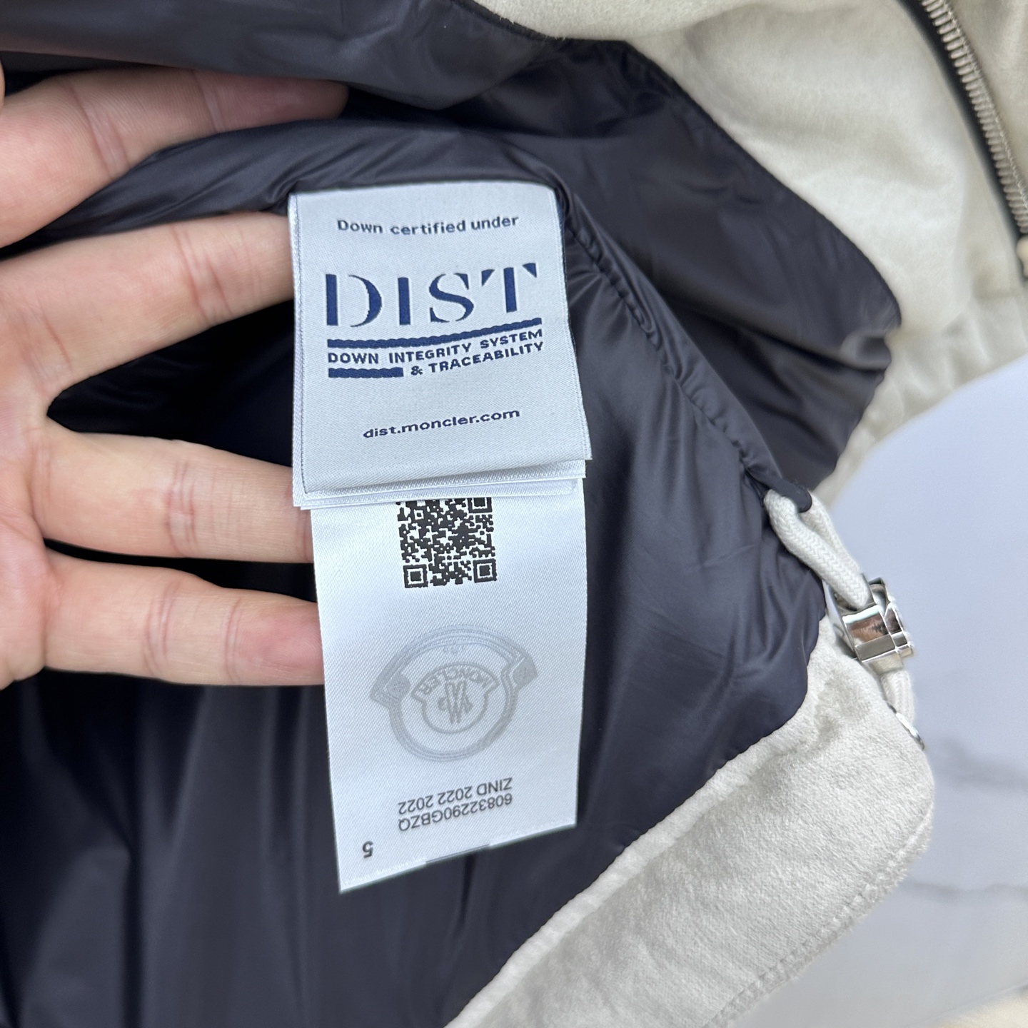 。🆕Prada普拉达 2025ss秋冬新款时尚连帽羽绒外套. P家连帽羽绒服，帽子可拆。冬季顶级轻奢羽绒