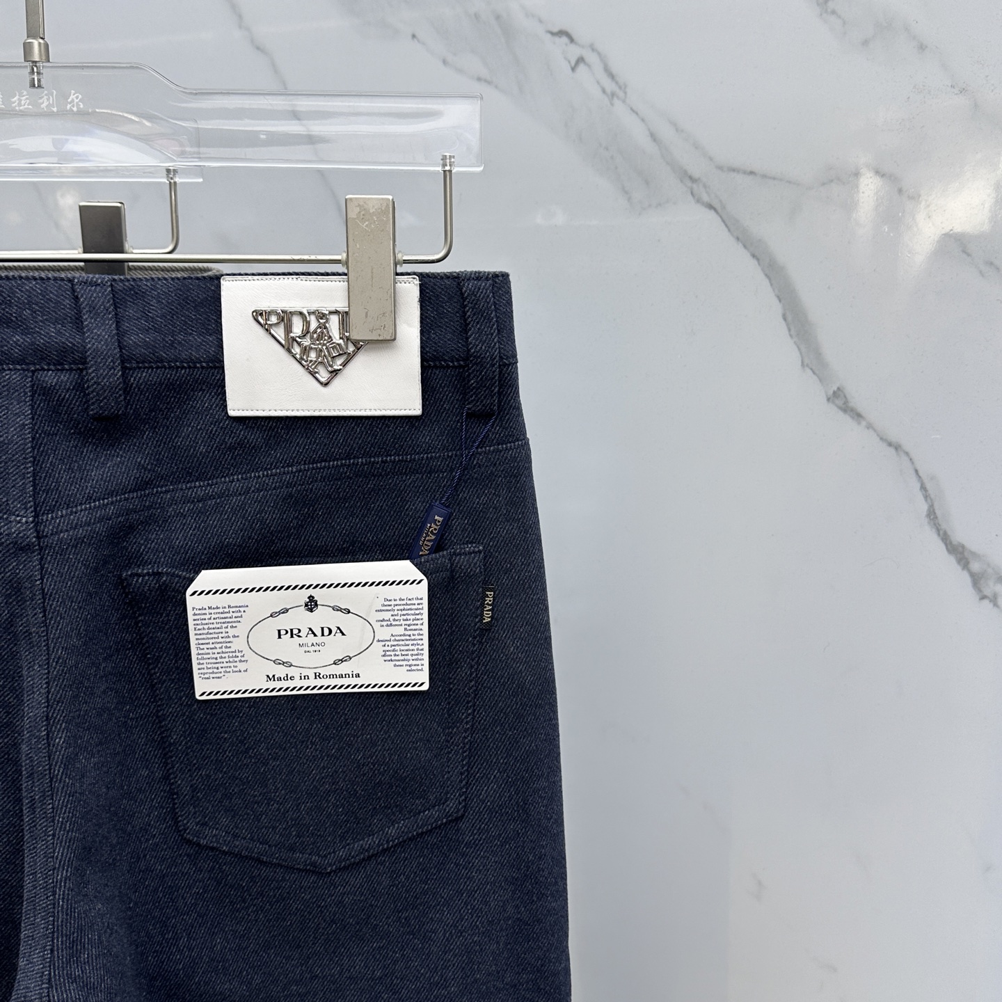 🆕Prada普拉达 2025秋冬新品休闲裤加厚加绒西裤，官网同步发售，裤身工艺设计，定制五金辅料、面料定