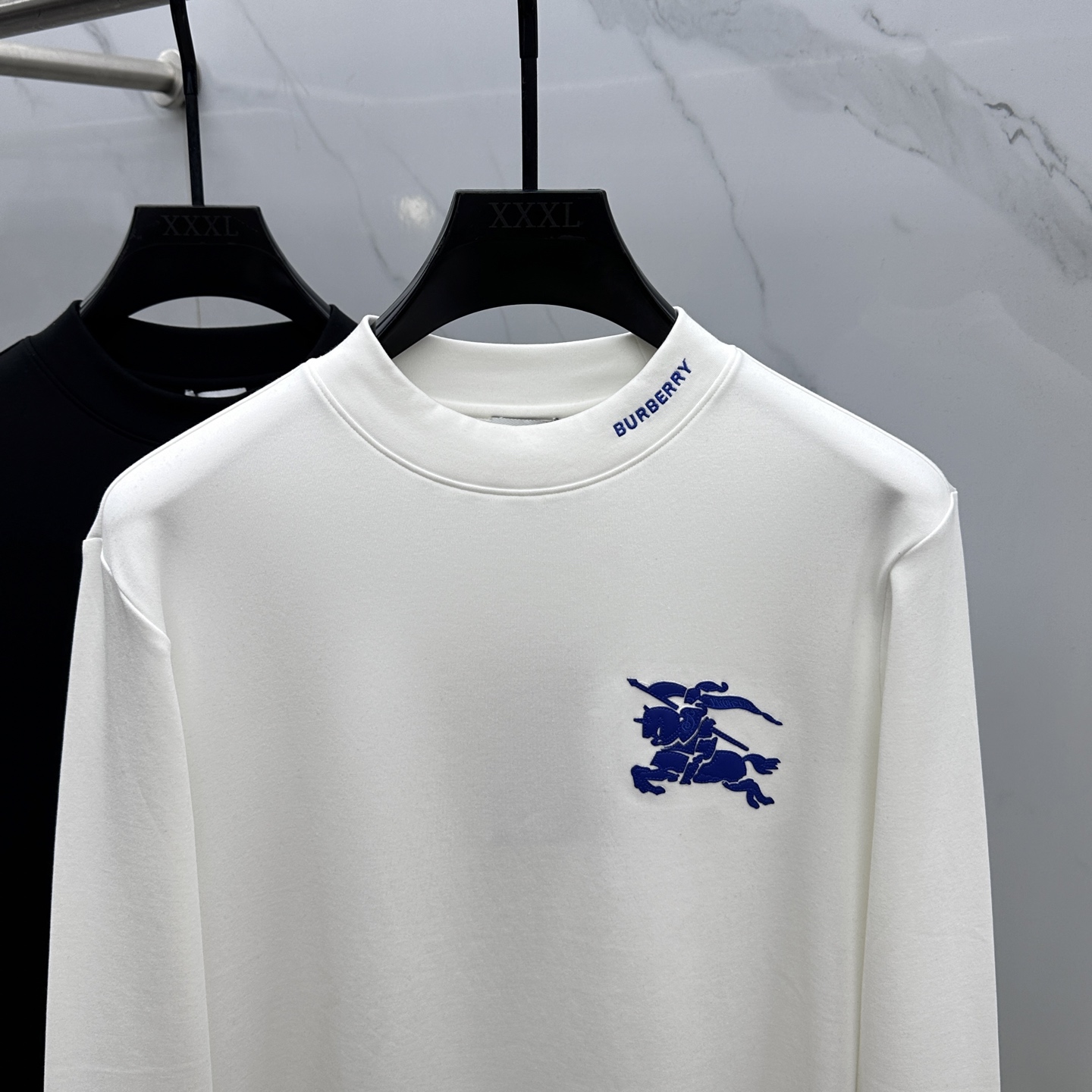 🆕Burberry巴宝莉 25FW秋冬新款 立体刺绣男士衫#把重心都放在了面料上，表面清晰可见的细格肌理