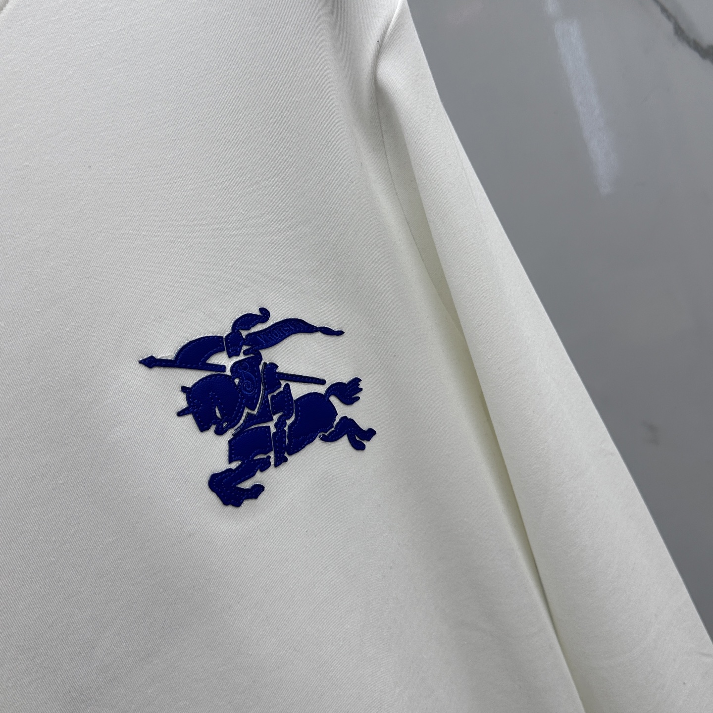 🆕Burberry巴宝莉 25FW秋冬新款 立体刺绣男士衫#把重心都放在了面料上，表面清晰可见的细格肌理