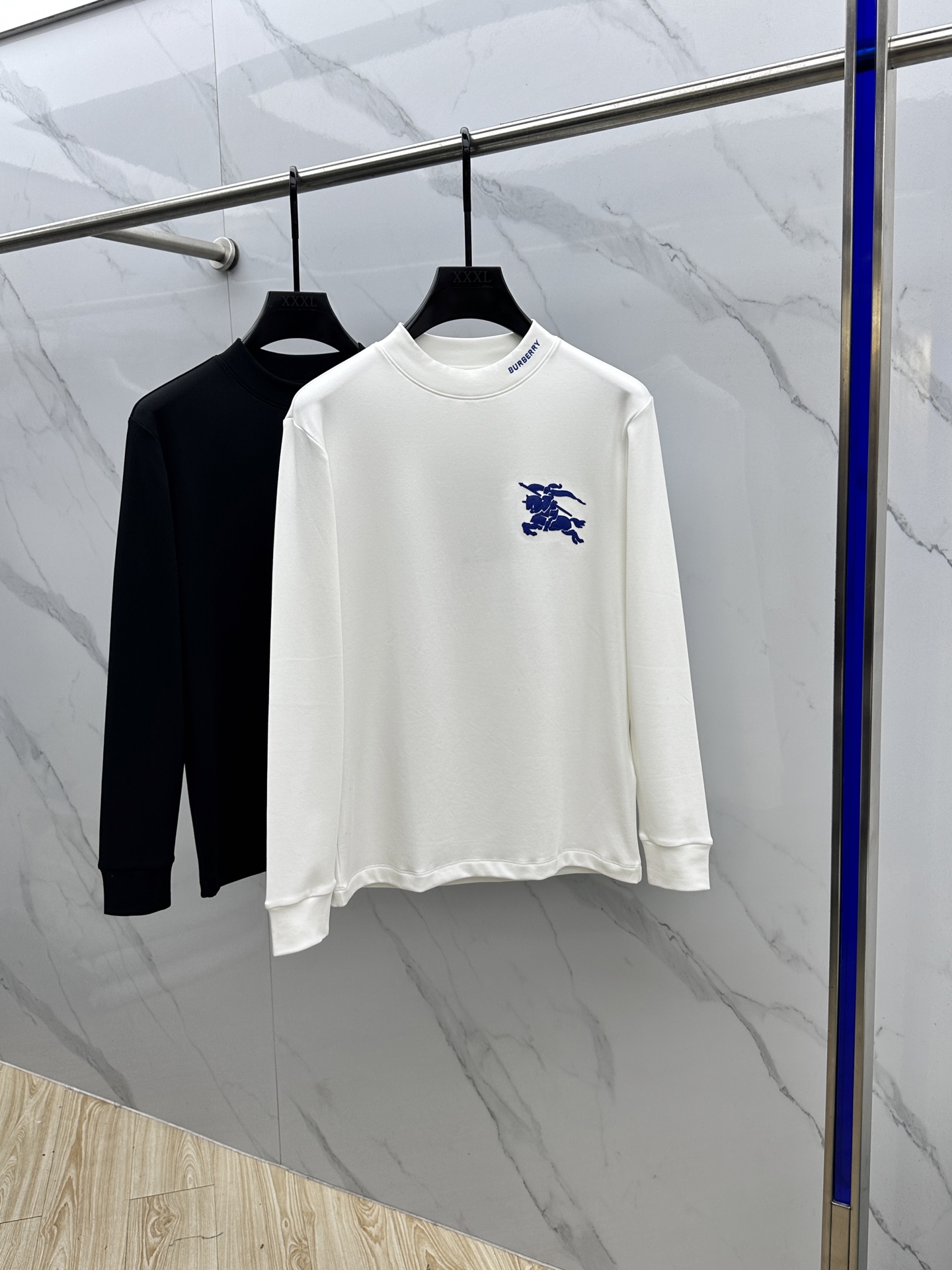 🆕Burberry巴宝莉 25FW秋冬新款 立体刺绣男士衫#把重心都放在了面料上，表面清晰可见的细格肌理