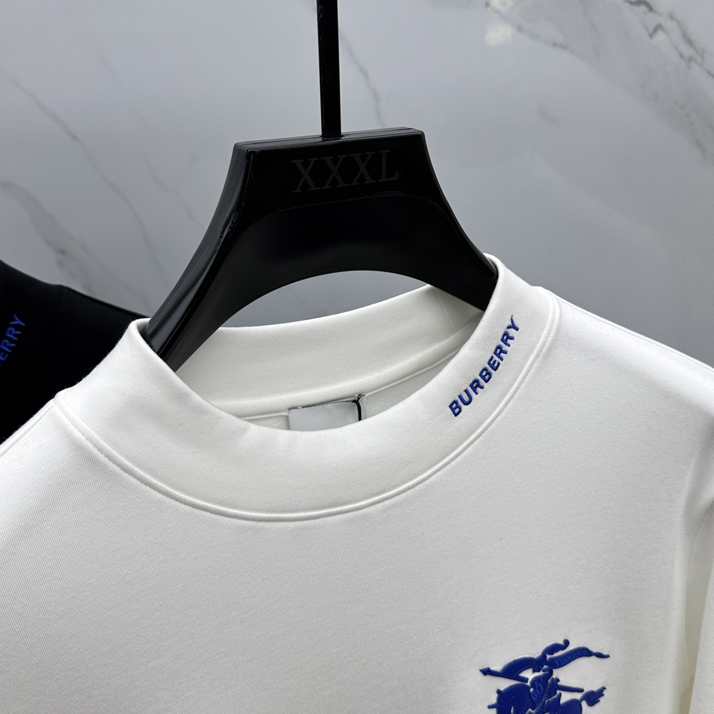 🆕Burberry巴宝莉 25FW秋冬新款 立体刺绣男士衫#把重心都放在了面料上，表面清晰可见的细格肌理