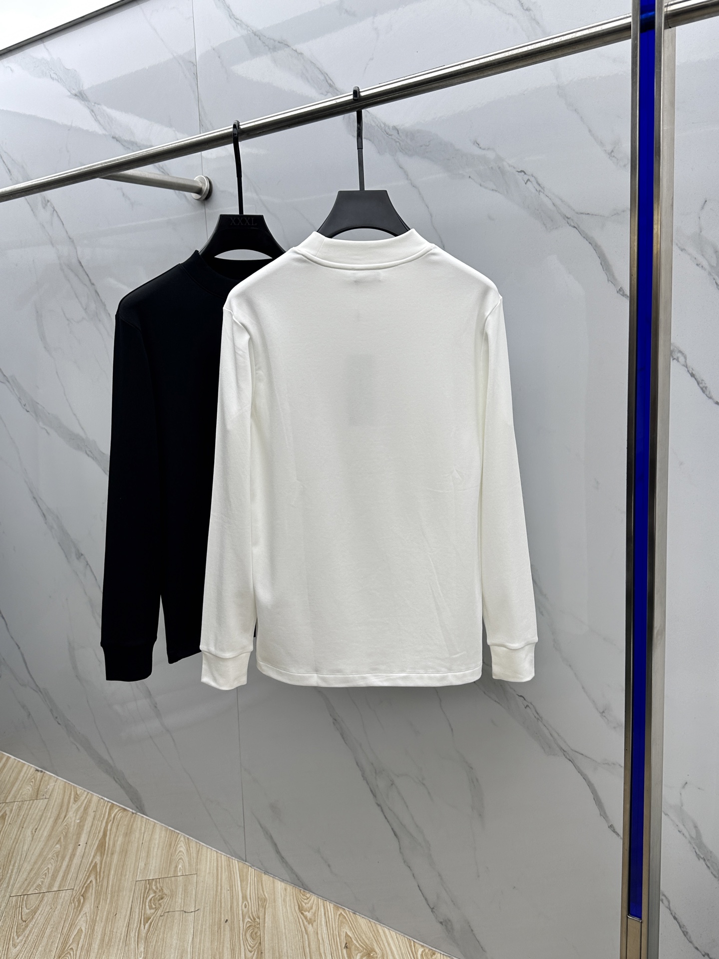 🆕Dior迪奥 2025秋冬新款长袖打底衫保暖，同步发售！定制专属纯棉面料，内微磨毛，胸前采用品牌log