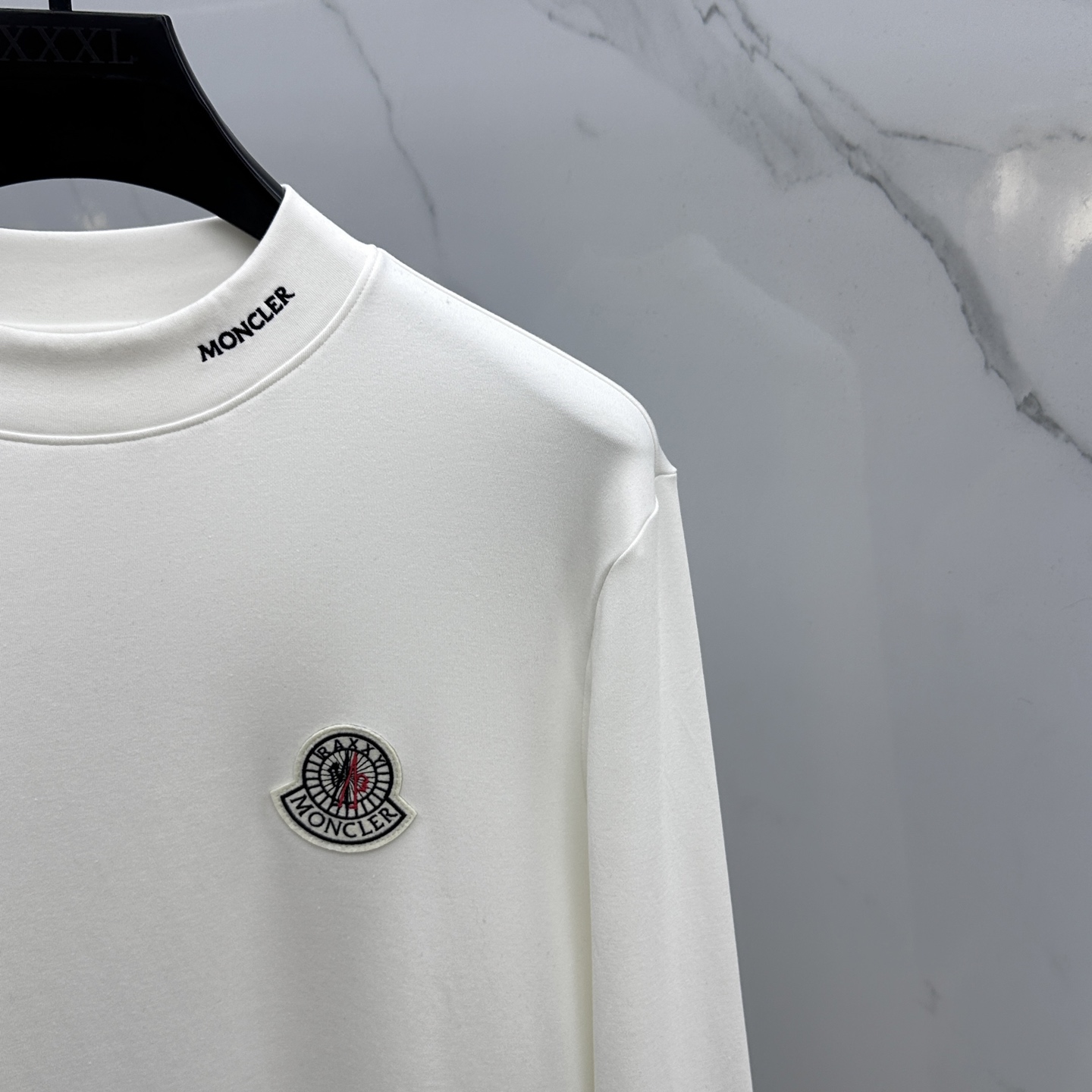 🆕Moncler蒙口 2025秋冬新款长袖打底衫保暖，同步发售！定制专属纯棉面料，内微磨毛，胸前采用品牌