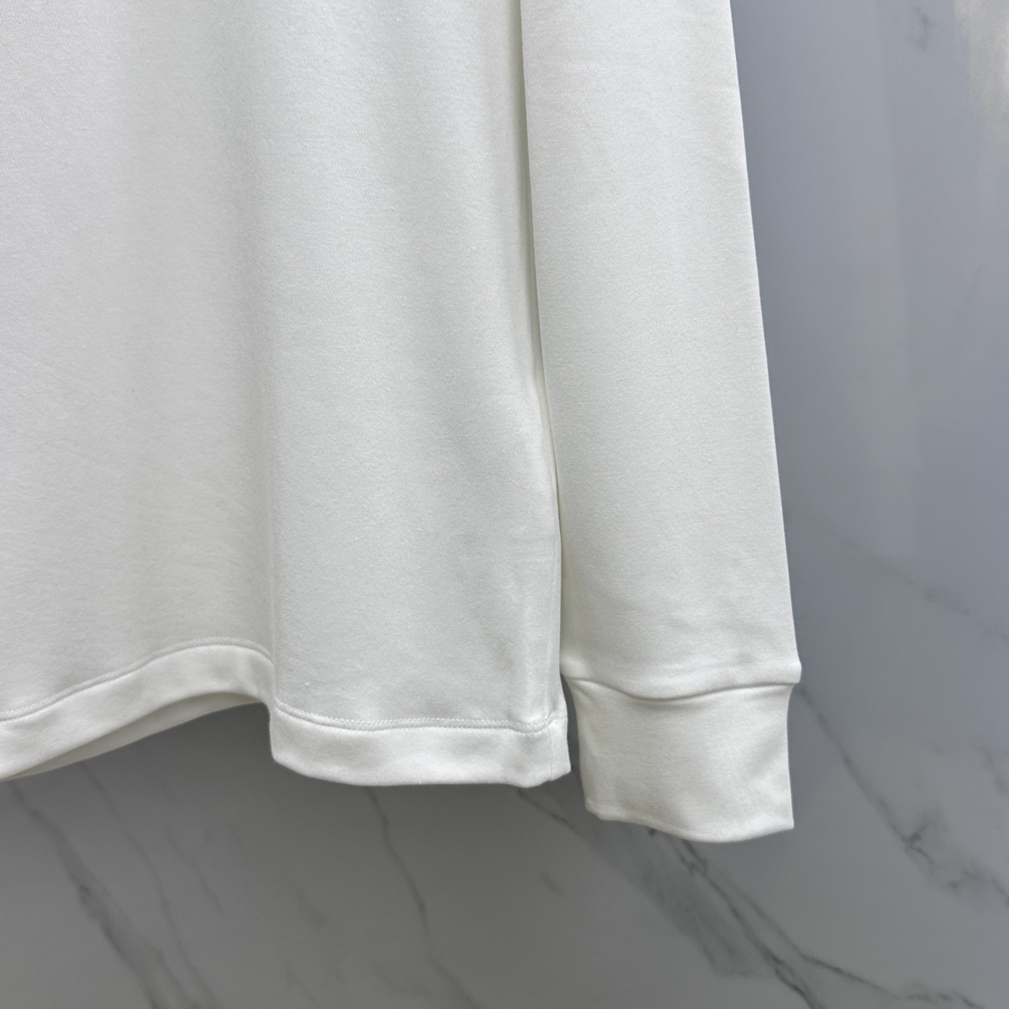 🆕Moncler蒙口 2025秋冬新款长袖打底衫保暖，同步发售！定制专属纯棉面料，内微磨毛，胸前采用品牌