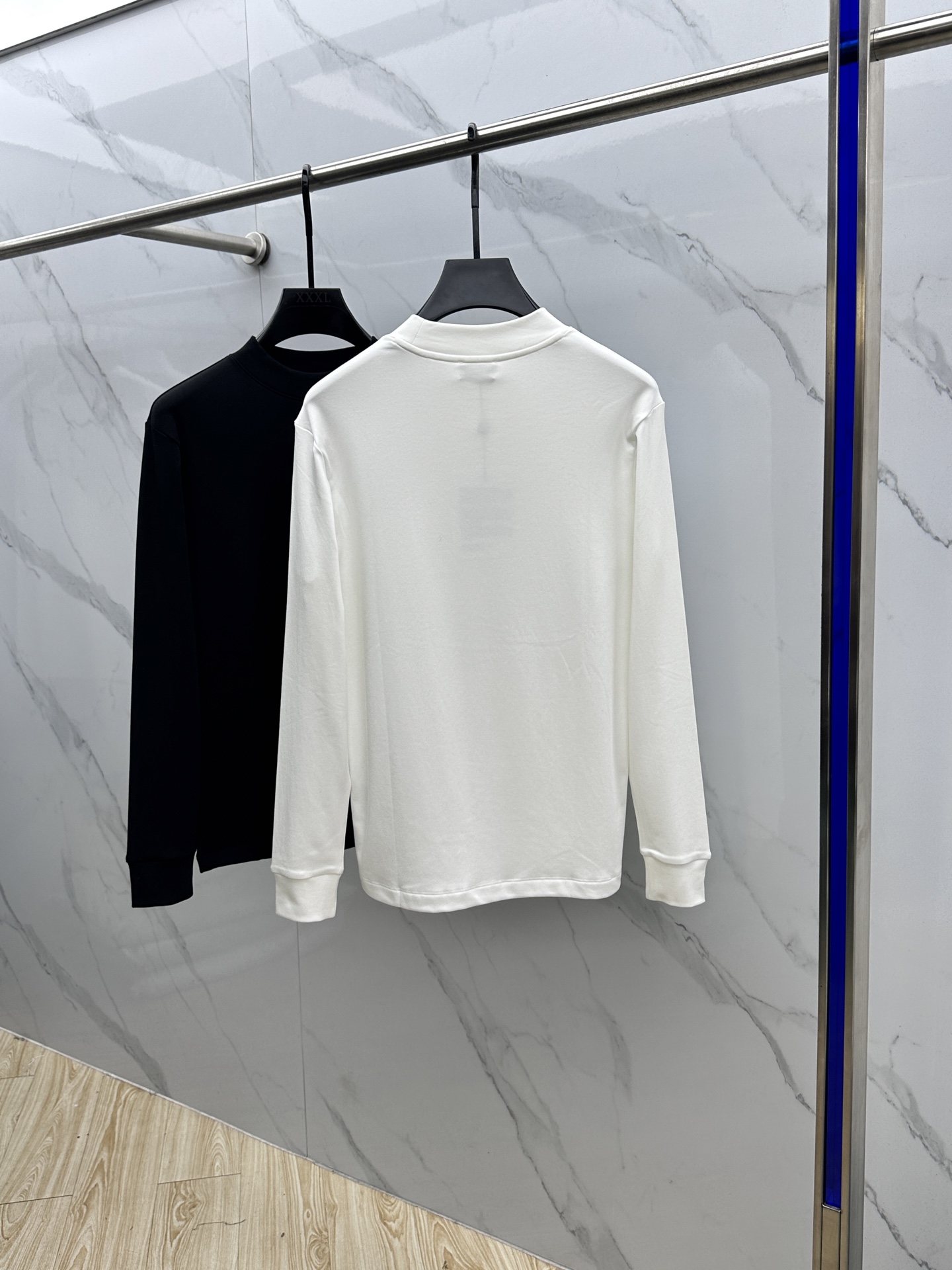 🆕Moncler蒙口 2025秋冬新款长袖打底衫保暖，同步发售！定制专属纯棉面料，内微磨毛，胸前采用品牌