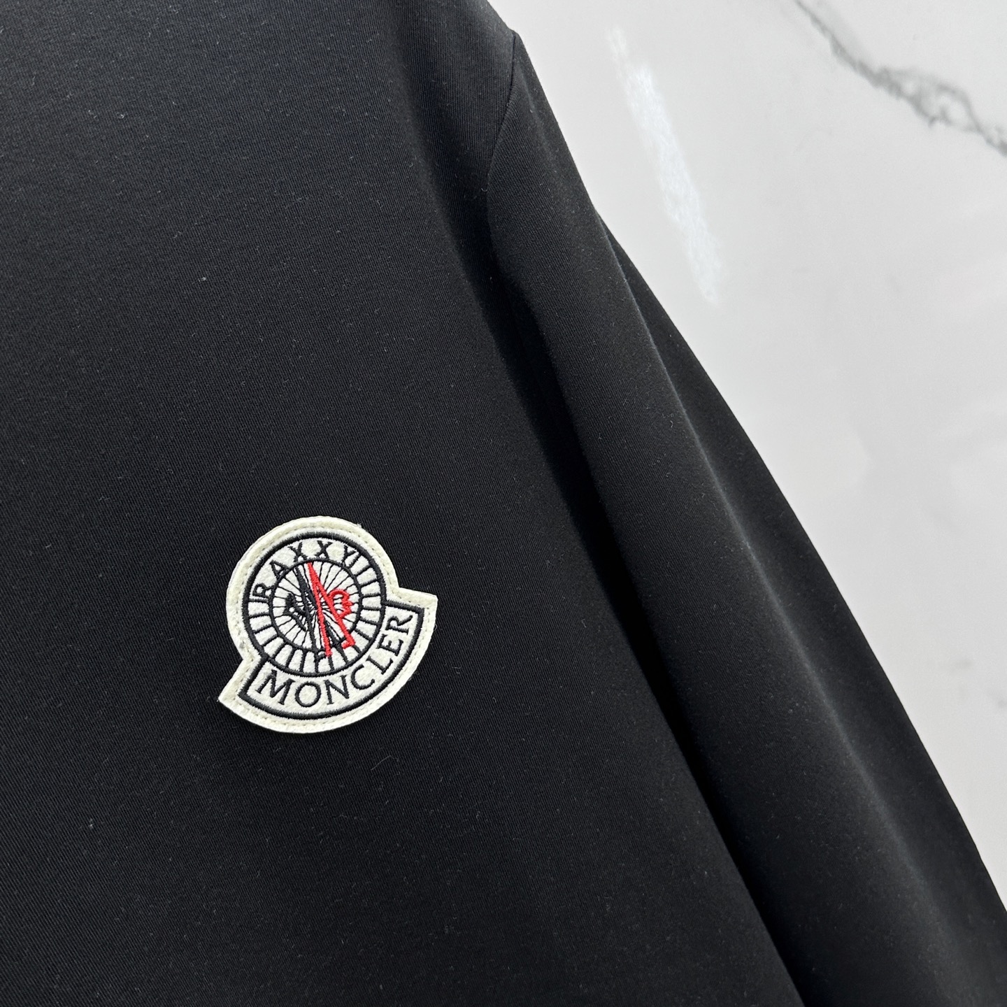 🆕Moncler蒙口 2025秋冬新款长袖打底衫保暖，同步发售！定制专属纯棉面料，内微磨毛，胸前采用品牌