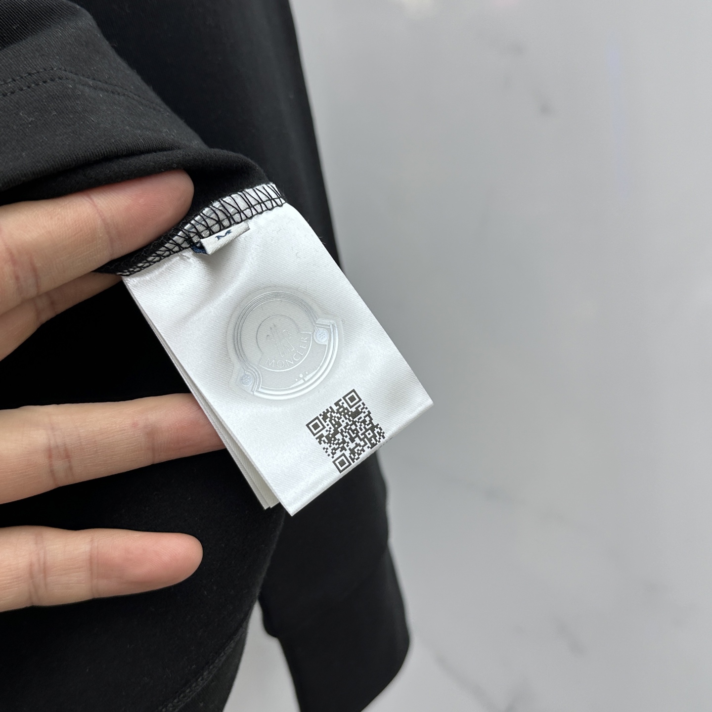 🆕Moncler蒙口 2025秋冬新款长袖打底衫保暖，同步发售！定制专属纯棉面料，内微磨毛，胸前采用品牌