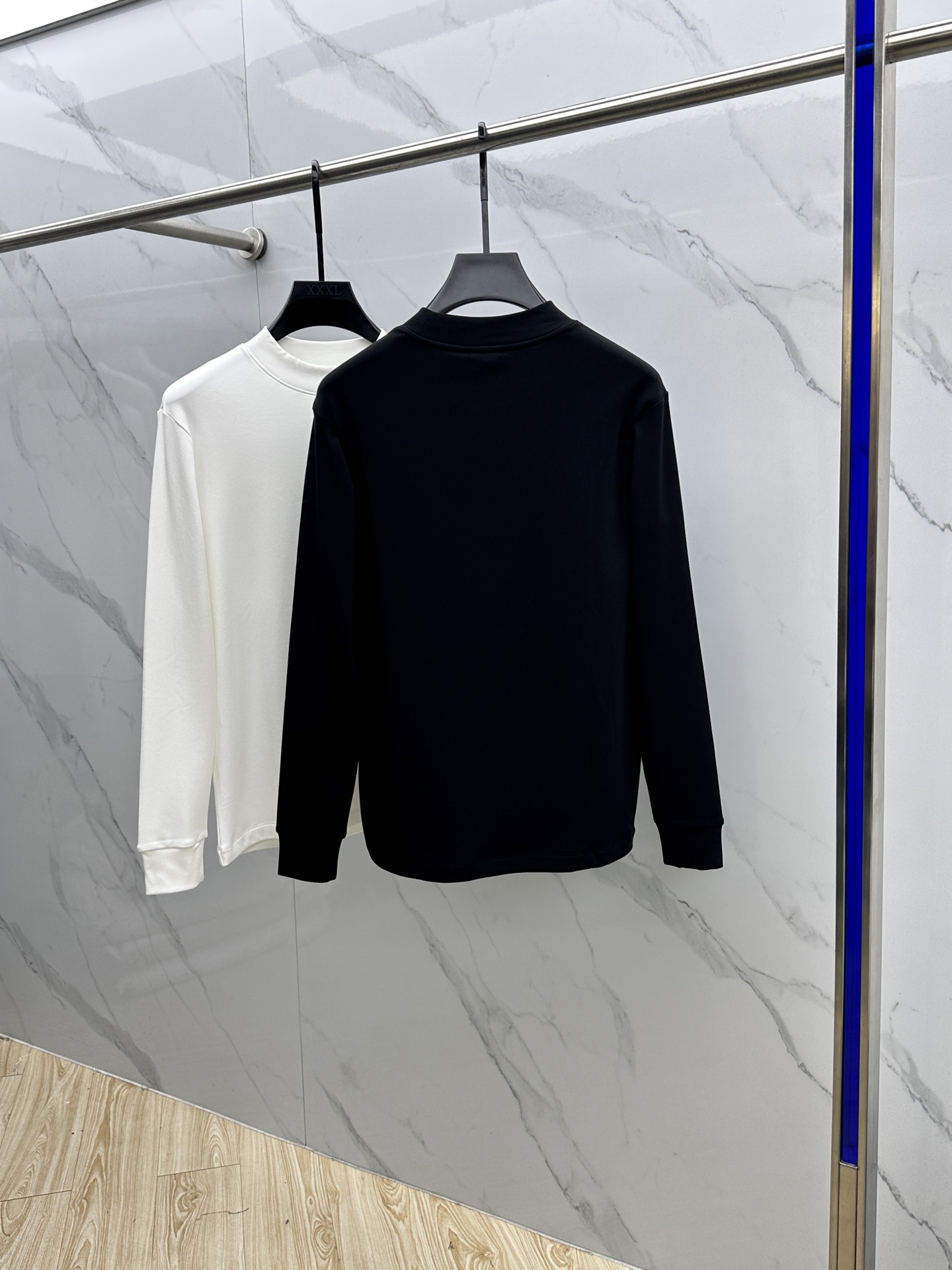 🆕Moncler蒙口 2025秋冬新款长袖打底衫保暖，同步发售！定制专属纯棉面料，内微磨毛，胸前采用品牌