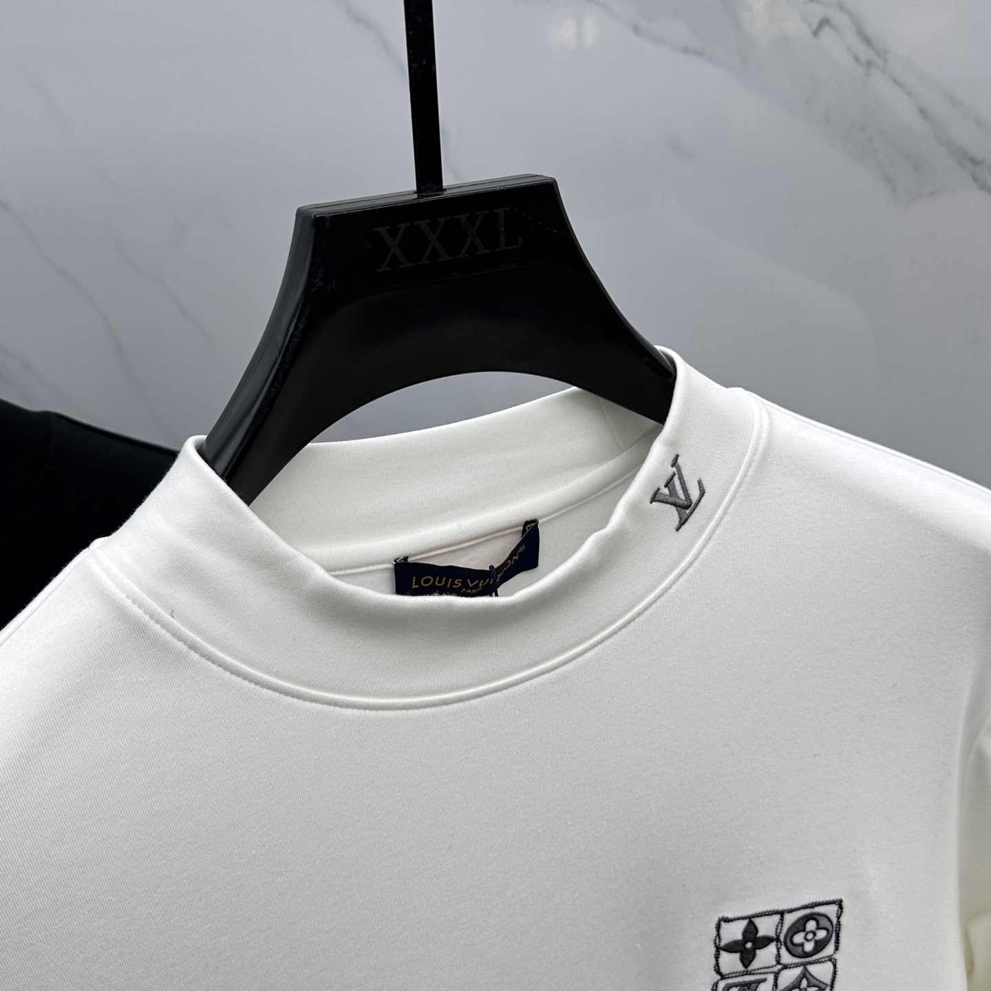 🆕LV路易威登 2025秋冬新款长袖打底衫保暖，同步发售！定制专属纯棉面料，内微磨毛，胸前采用品牌log