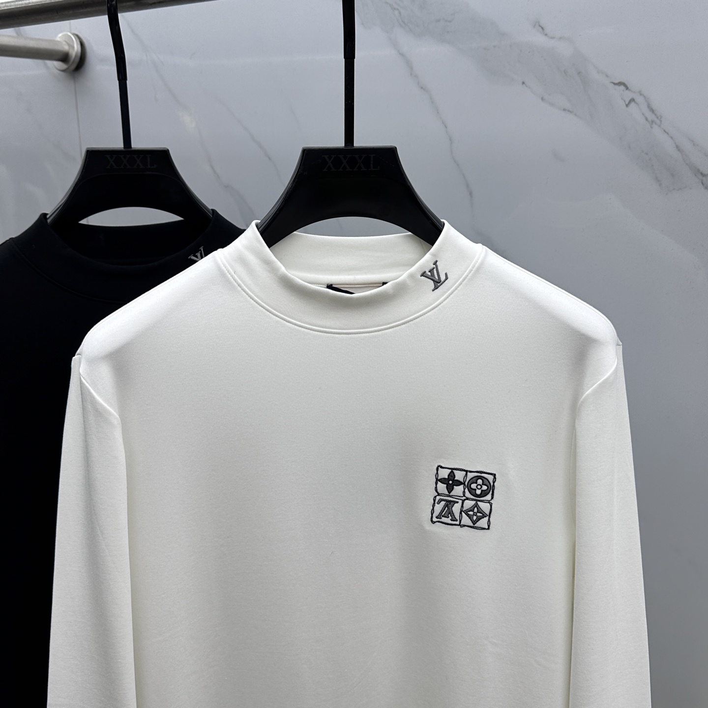 🆕LV路易威登 2025秋冬新款长袖打底衫保暖，同步发售！定制专属纯棉面料，内微磨毛，胸前采用品牌log