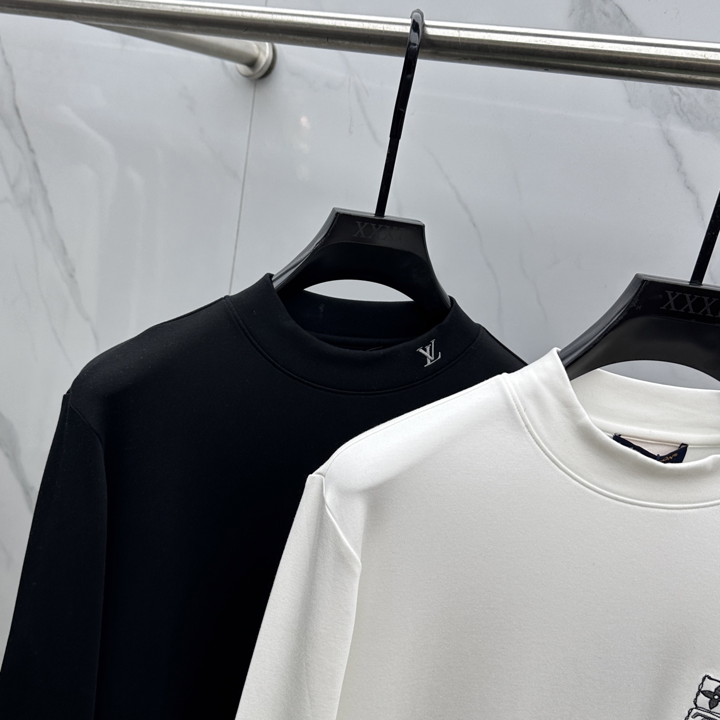 🆕LV路易威登 2025秋冬新款长袖打底衫保暖，同步发售！定制专属纯棉面料，内微磨毛，胸前采用品牌log