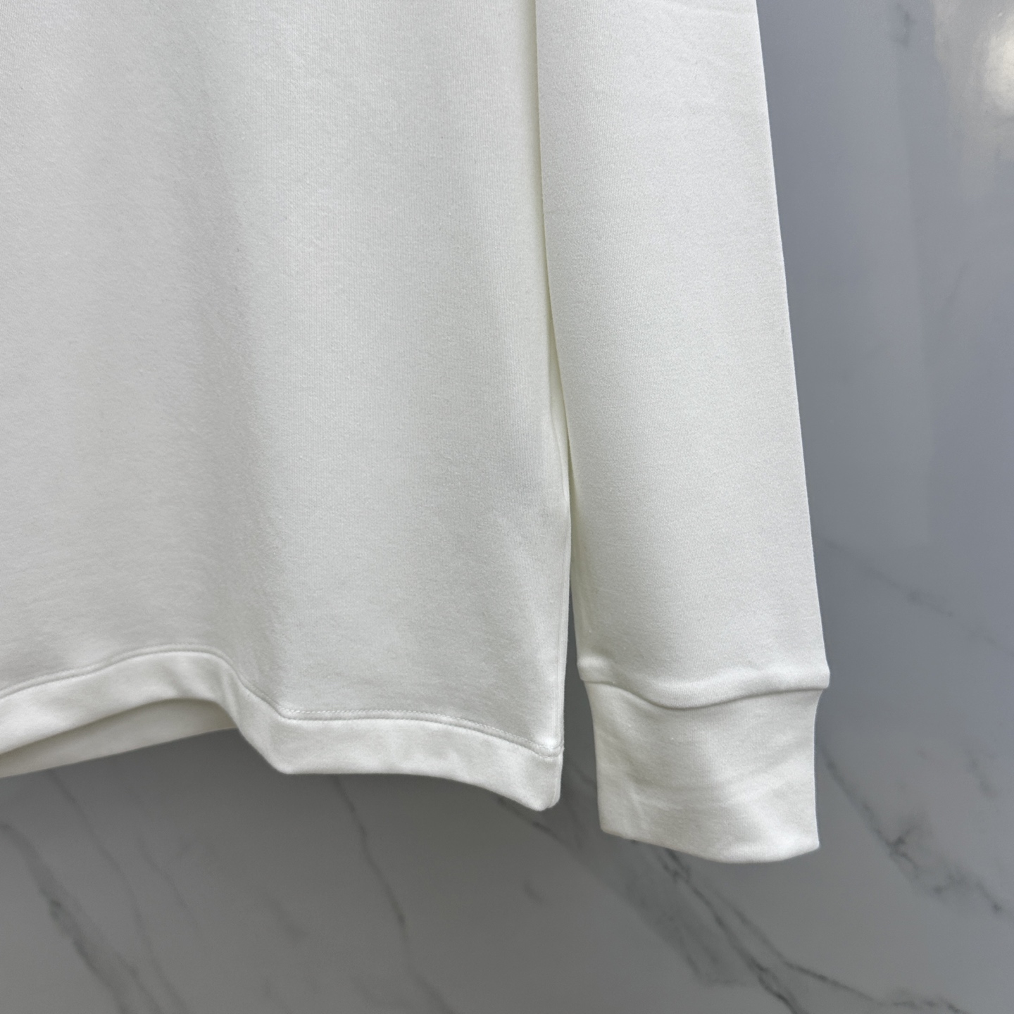 🆕LV路易威登 2025秋冬新款长袖打底衫保暖，同步发售！定制专属纯棉面料，内微磨毛，胸前采用品牌log