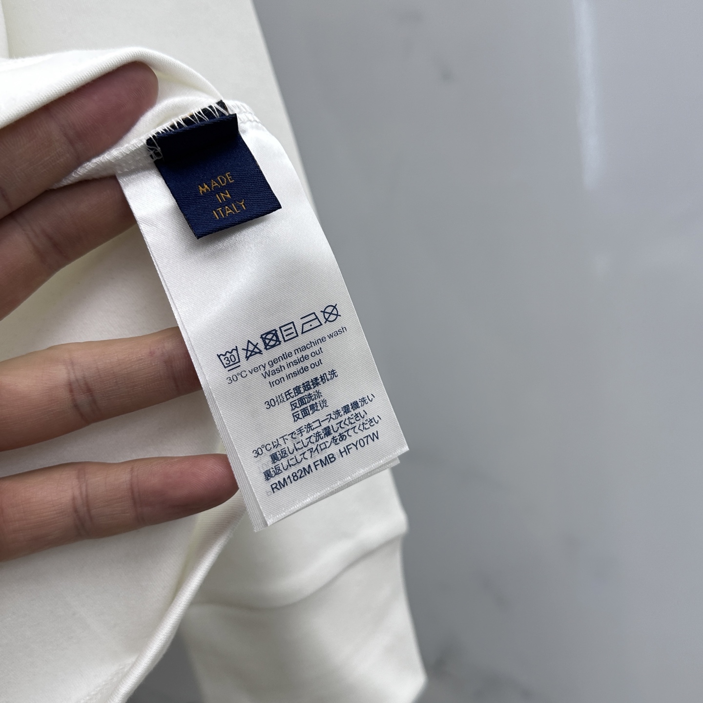 🆕LV路易威登 2025秋冬新款长袖打底衫保暖，同步发售！定制专属纯棉面料，内微磨毛，胸前采用品牌log