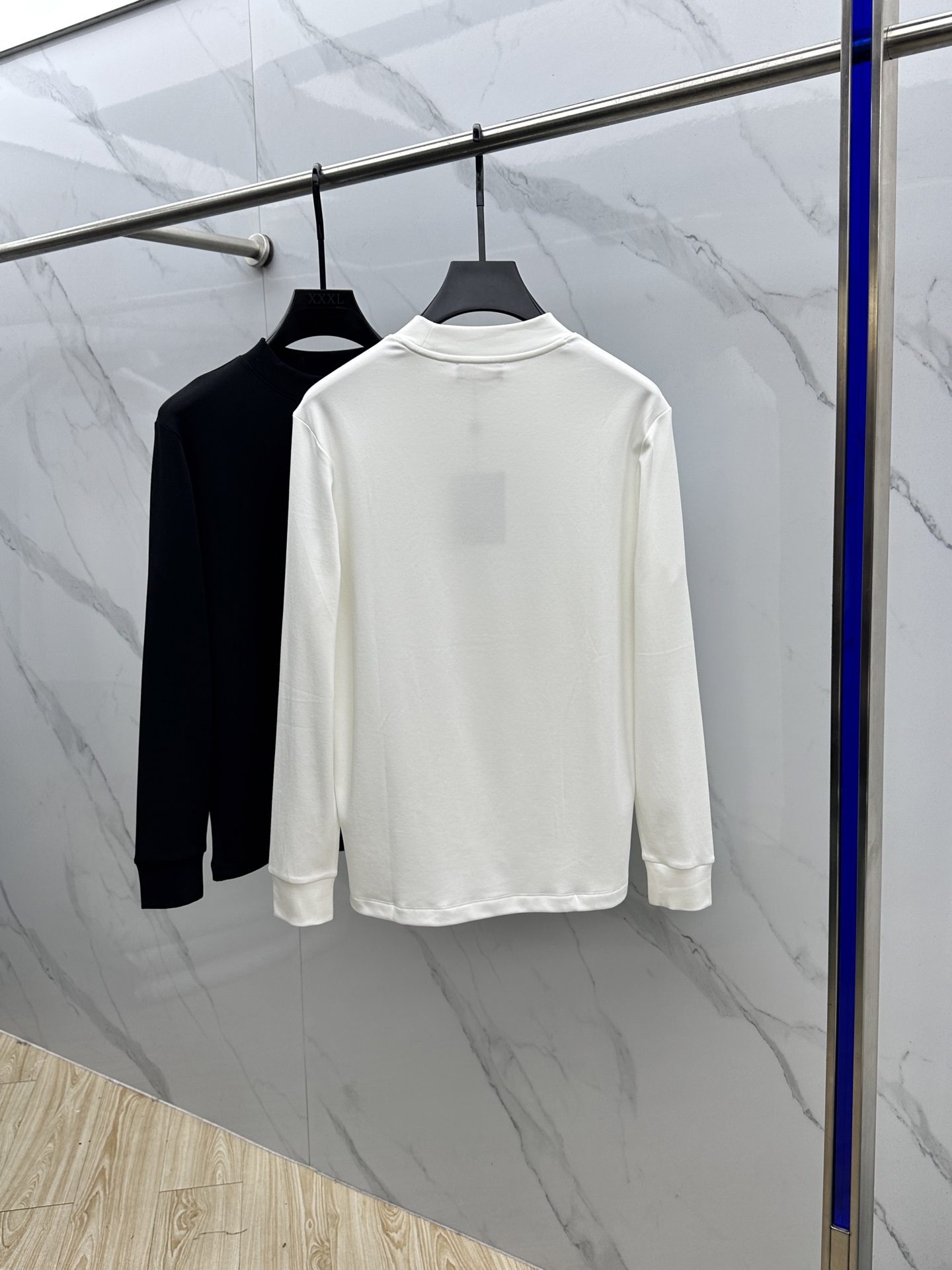 🆕LV路易威登 2025秋冬新款长袖打底衫保暖，同步发售！定制专属纯棉面料，内微磨毛，胸前采用品牌log