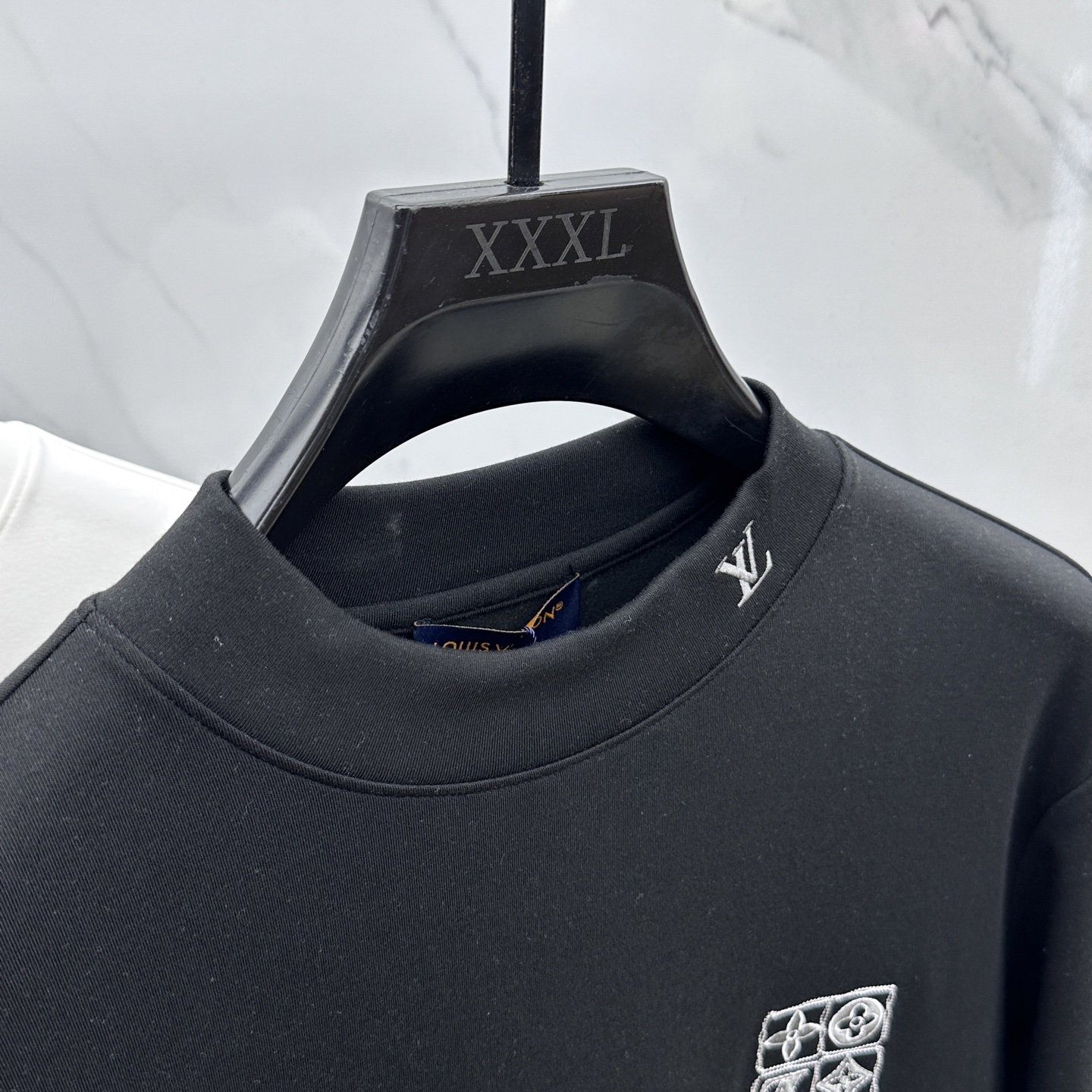 🆕LV路易威登 2025秋冬新款长袖打底衫保暖，同步发售！定制专属纯棉面料，内微磨毛，胸前采用品牌log