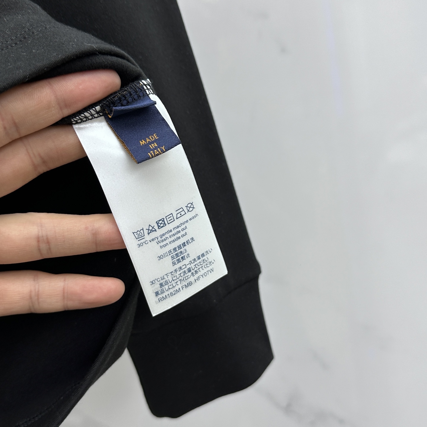 🆕LV路易威登 2025秋冬新款长袖打底衫保暖，同步发售！定制专属纯棉面料，内微磨毛，胸前采用品牌log