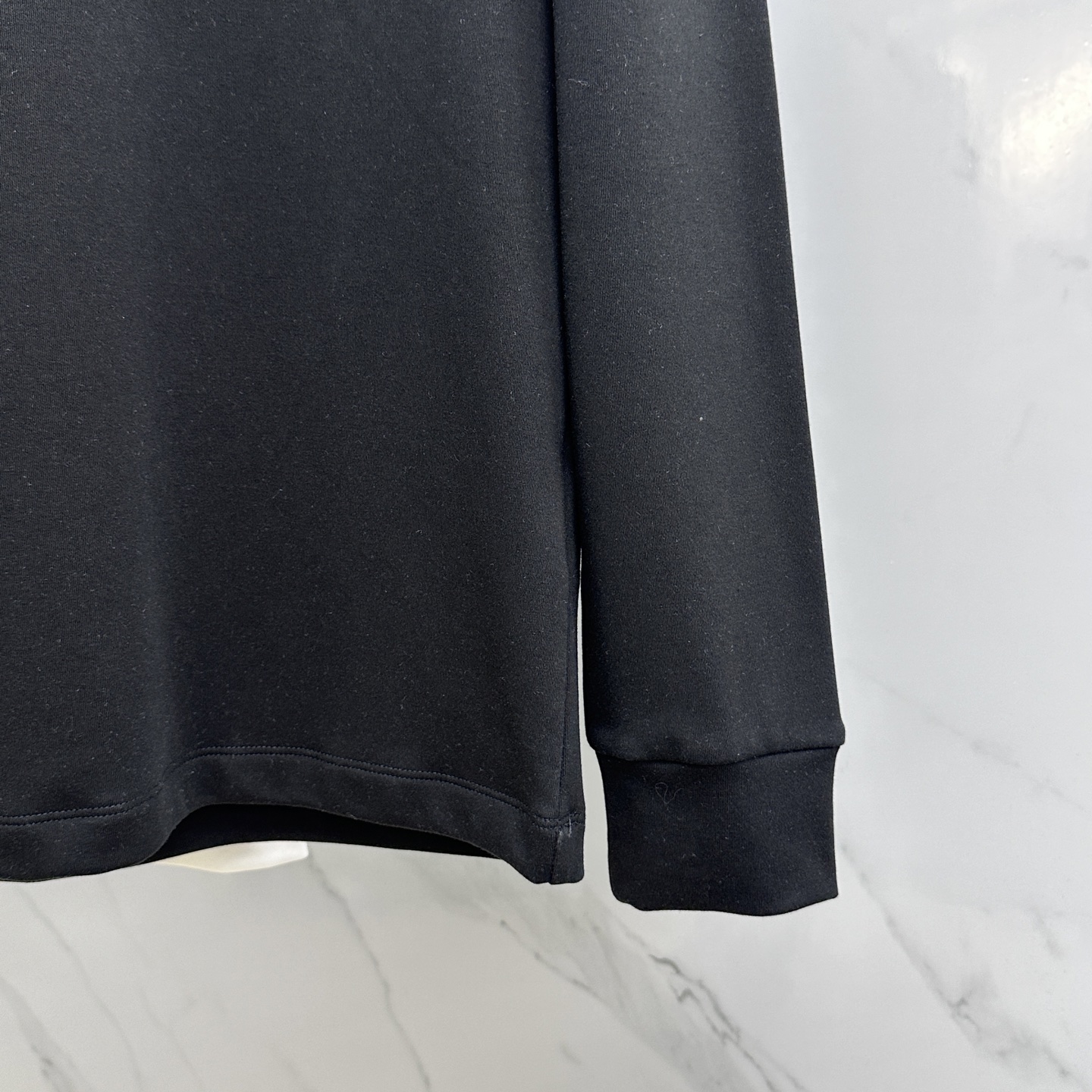 🆕LV路易威登 2025秋冬新款长袖打底衫保暖，同步发售！定制专属纯棉面料，内微磨毛，胸前采用品牌log