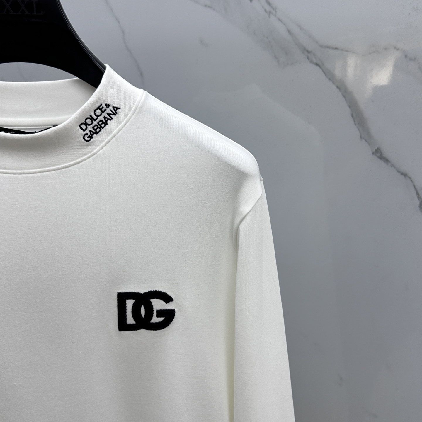 🆕DG杜嘉班纳 2025秋冬新款长袖打底衫保暖，同步发售！定制专属纯棉面料，内微磨毛，胸前采用品牌log