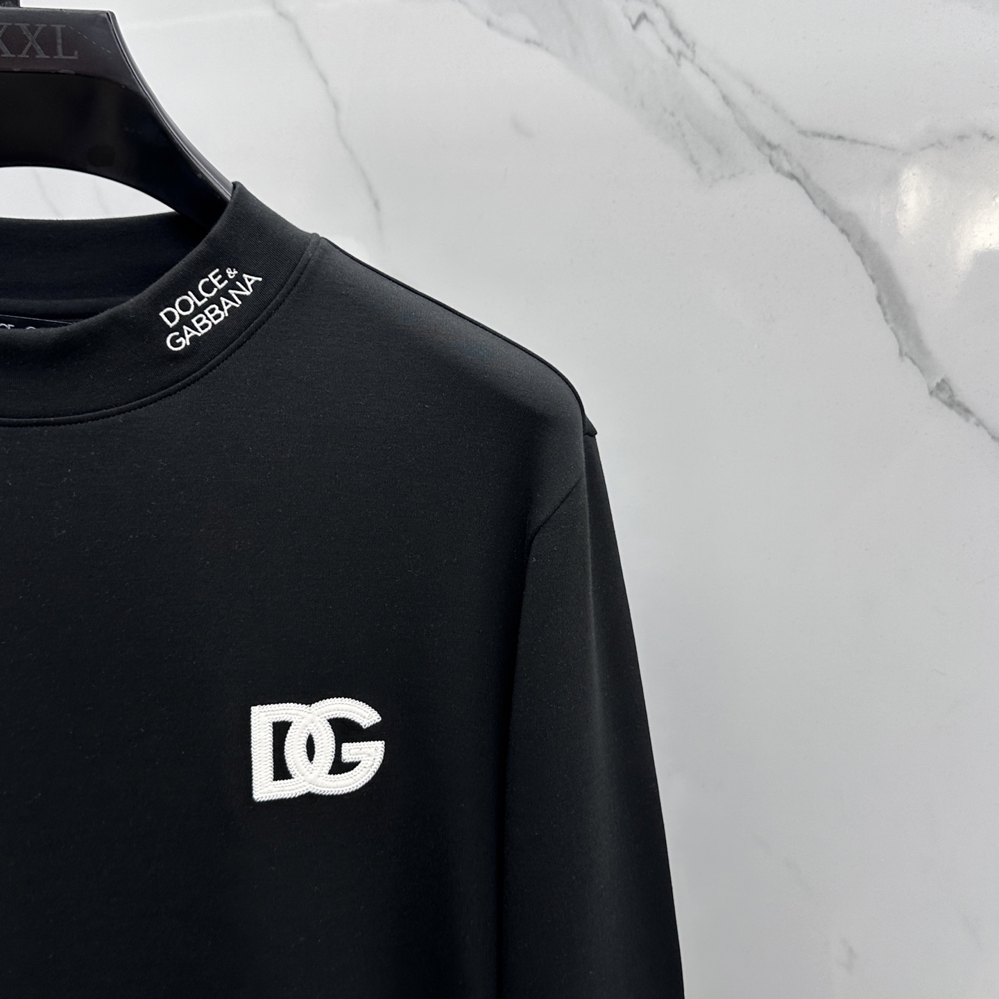 🆕DG杜嘉班纳 2025秋冬新款长袖打底衫保暖，同步发售！定制专属纯棉面料，内微磨毛，胸前采用品牌log