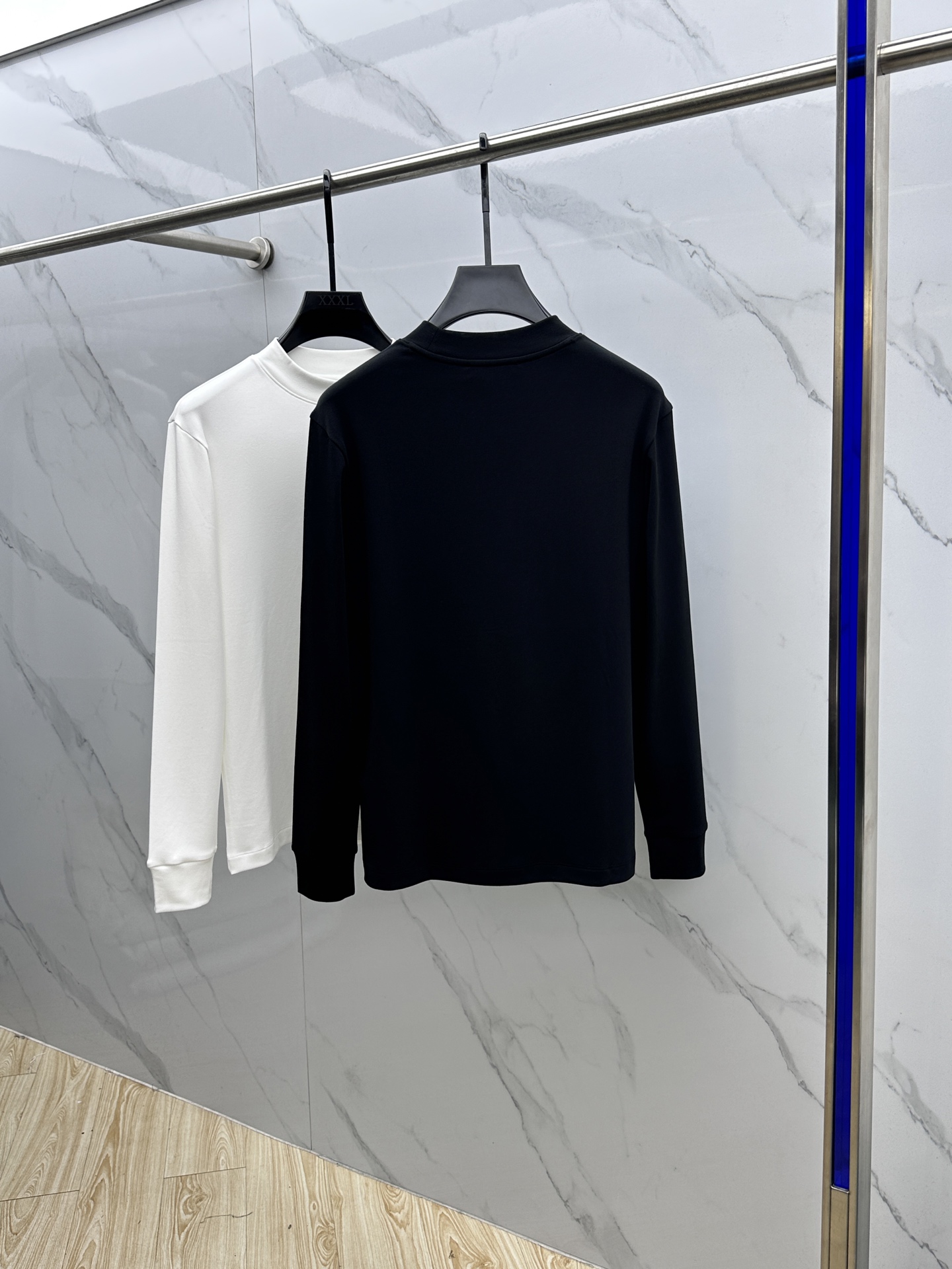 🆕DG杜嘉班纳 2025秋冬新款长袖打底衫保暖，同步发售！定制专属纯棉面料，内微磨毛，胸前采用品牌log