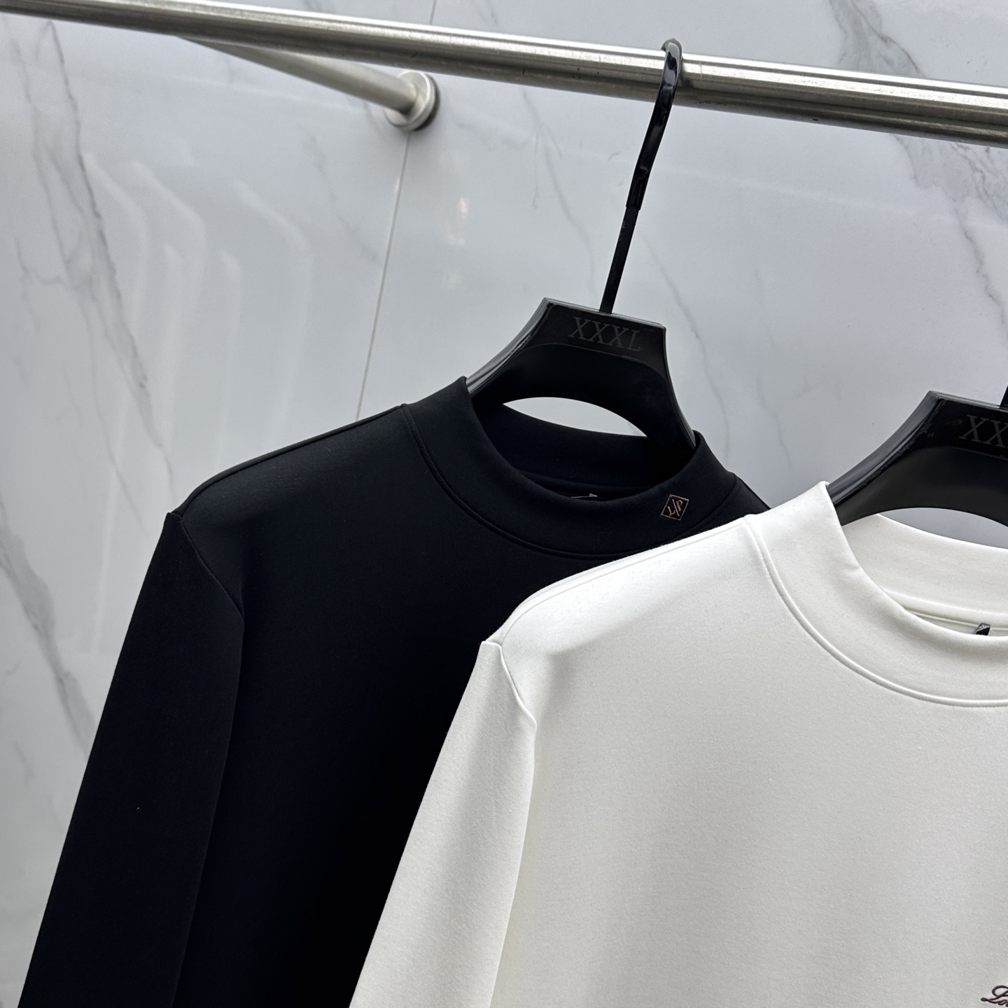 🆕lP🆕 秋冬新款长袖打底衫保暖，同步发售！定制专属纯棉面料，内微磨毛，胸前采用品牌logo图案刺绣设计