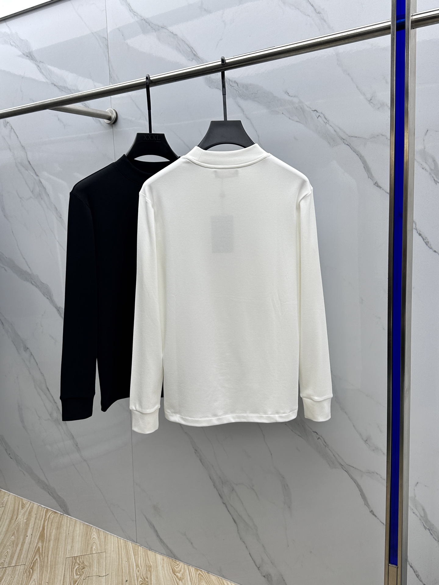 🆕lP🆕 秋冬新款长袖打底衫保暖，同步发售！定制专属纯棉面料，内微磨毛，胸前采用品牌logo图案刺绣设计