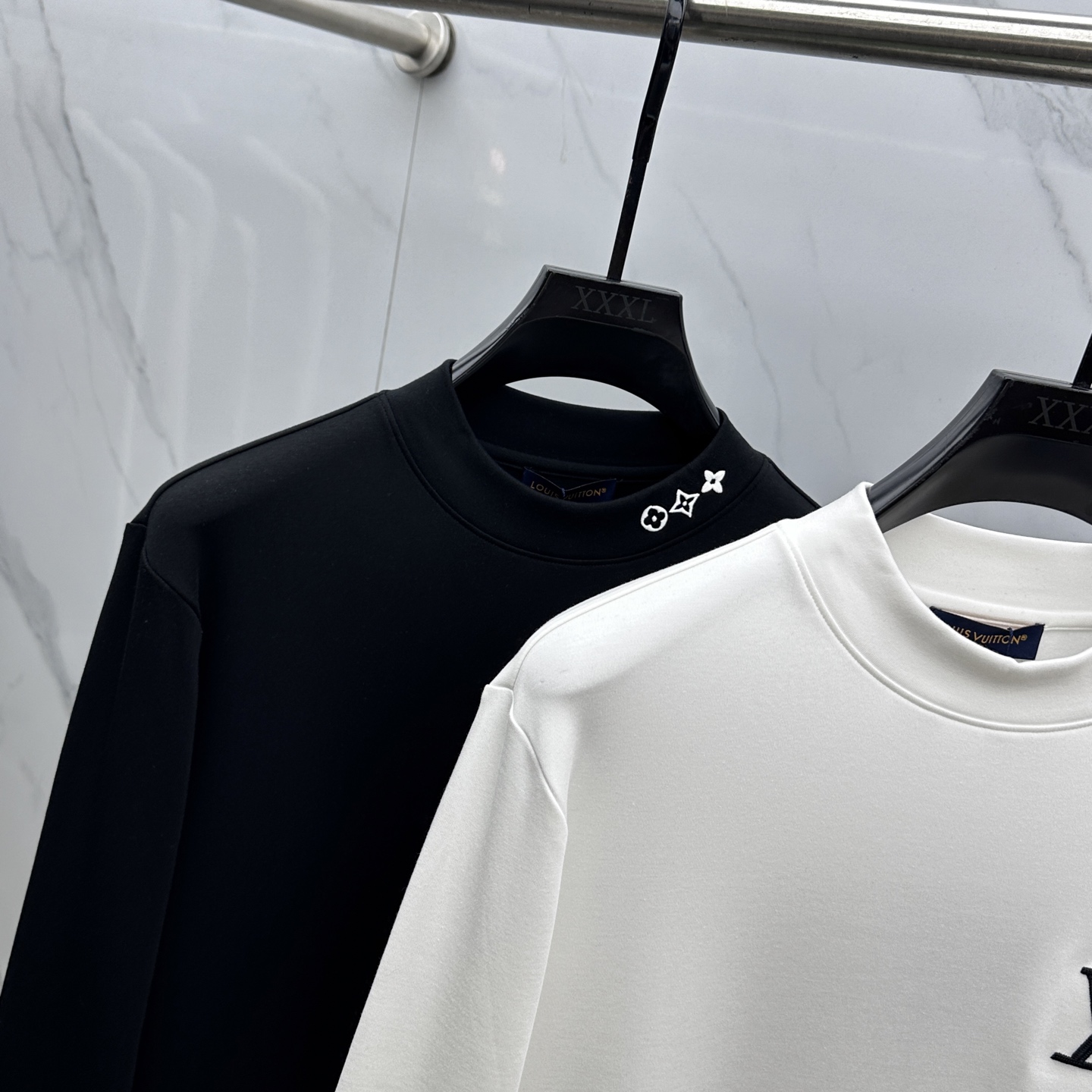 🆕LV路易威登 2025秋冬新款长袖打底衫保暖，同步发售！定制专属纯棉面料，内微磨毛，胸前采用品牌log