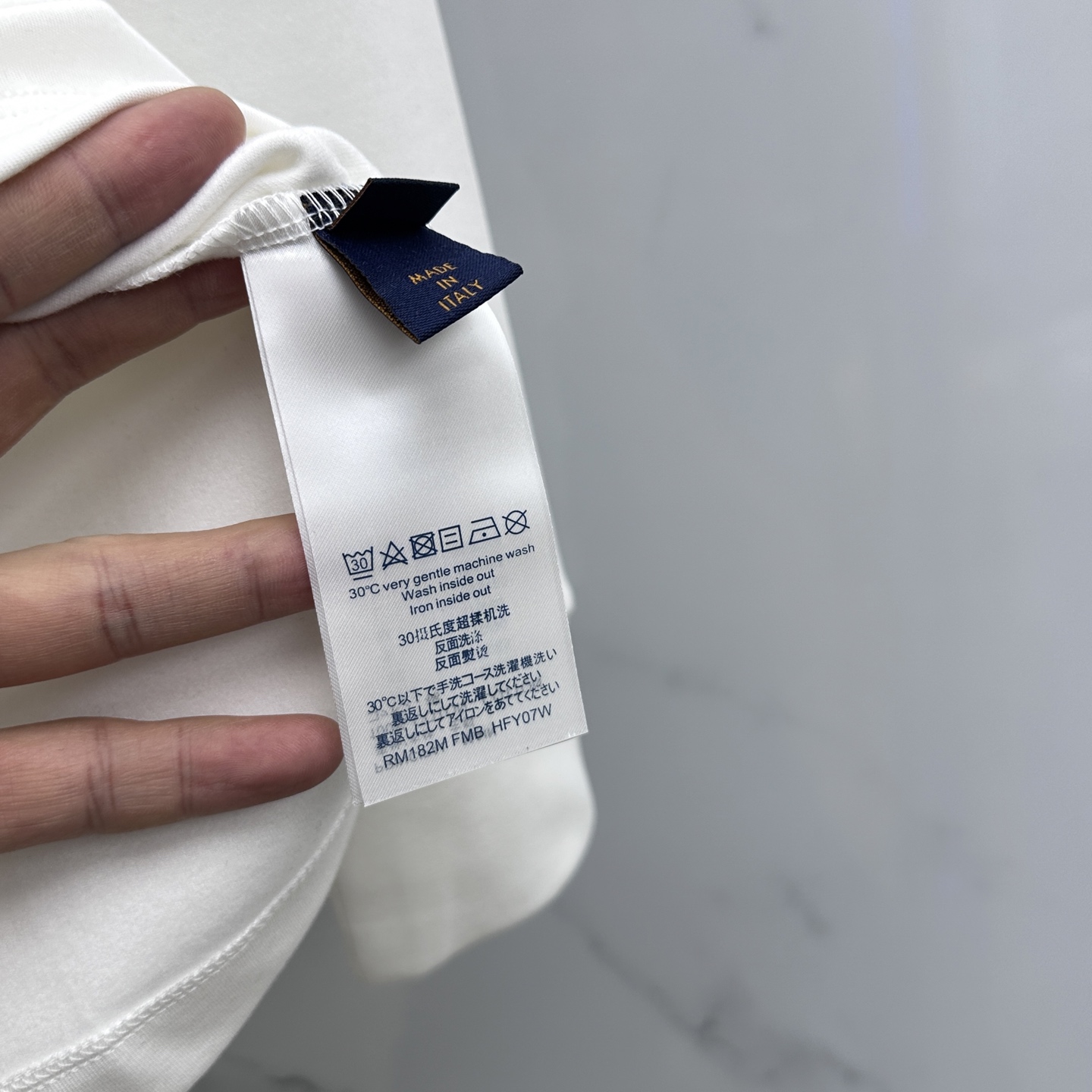 🆕LV路易威登 2025秋冬新款长袖打底衫保暖，同步发售！定制专属纯棉面料，内微磨毛，胸前采用品牌log