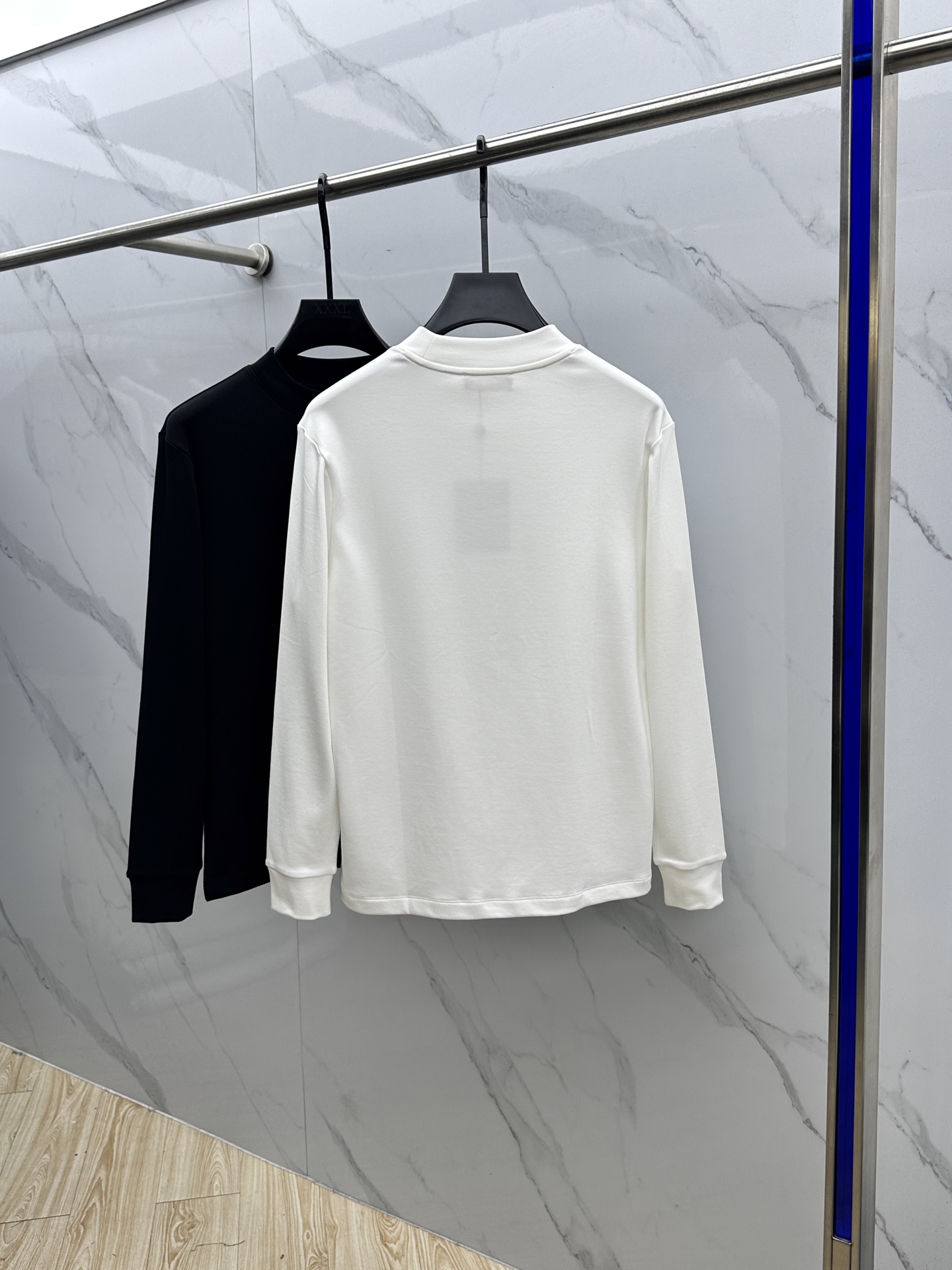 🆕LV路易威登 2025秋冬新款长袖打底衫保暖，同步发售！定制专属纯棉面料，内微磨毛，胸前采用品牌log