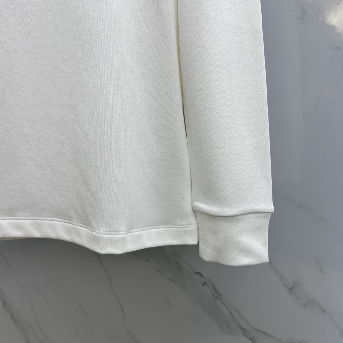 🆕LV路易威登 2025秋冬新款长袖打底衫保暖，同步发售！定制专属纯棉面料，内微磨毛，胸前采用品牌log