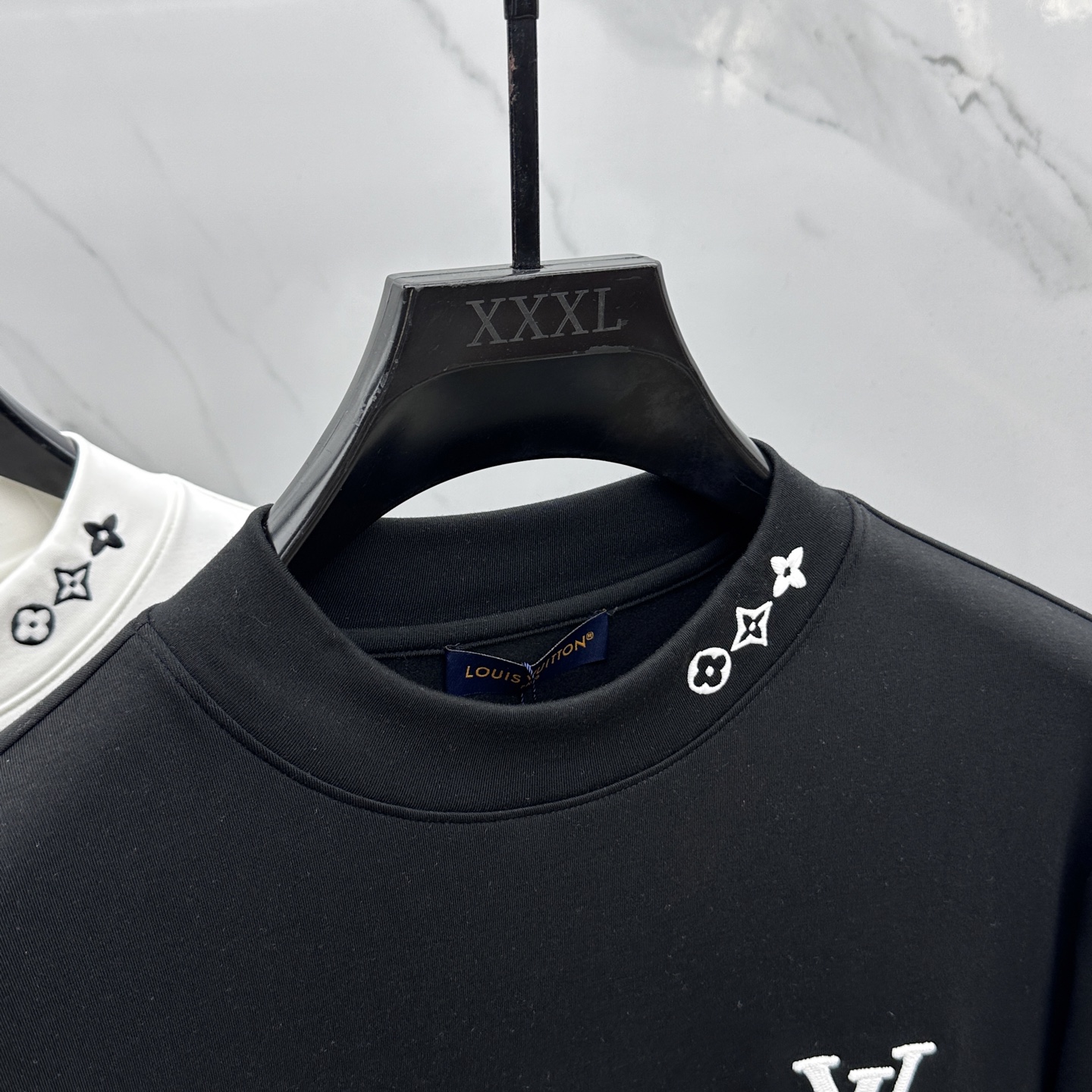 🆕LV路易威登 2025秋冬新款长袖打底衫保暖，同步发售！定制专属纯棉面料，内微磨毛，胸前采用品牌log