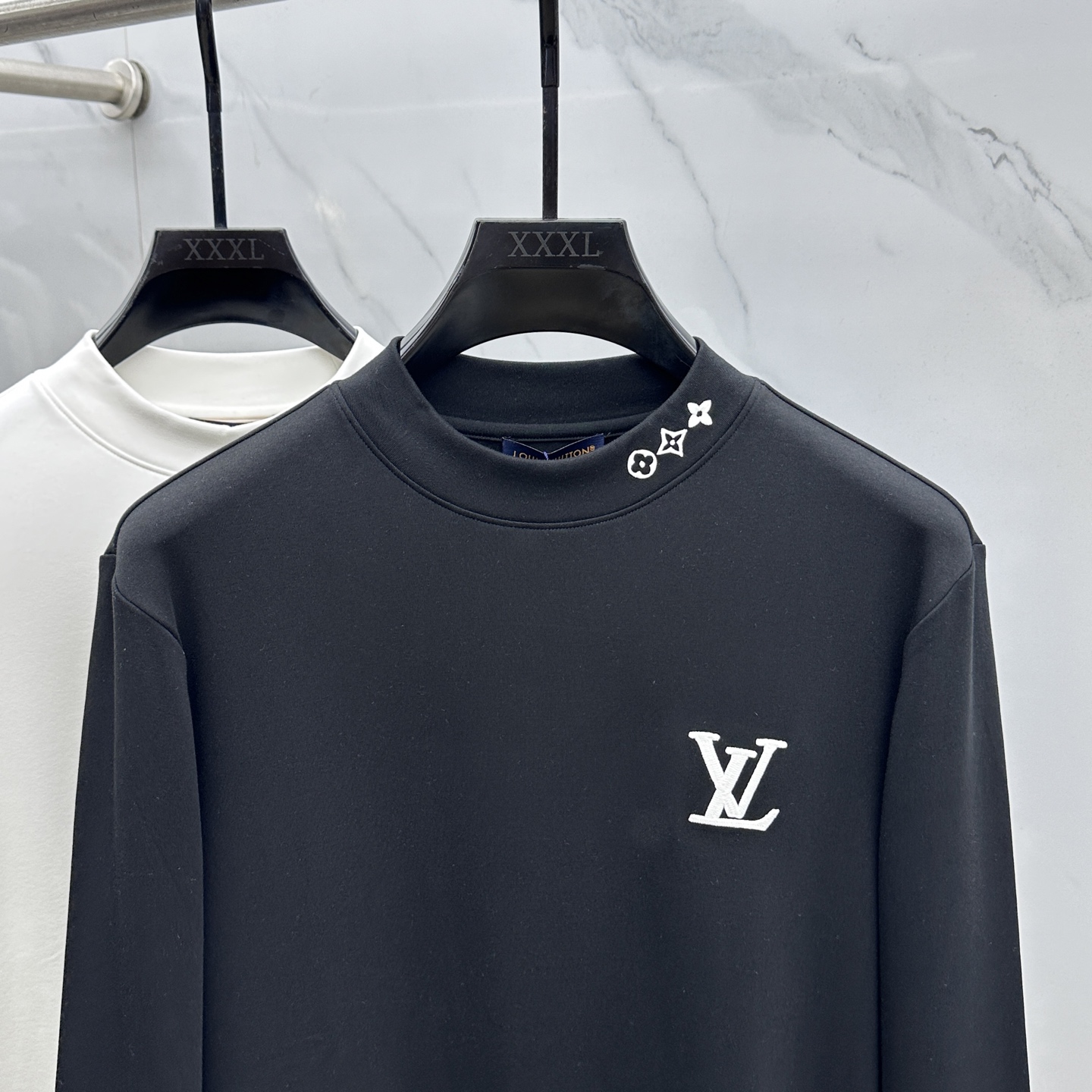 🆕LV路易威登 2025秋冬新款长袖打底衫保暖，同步发售！定制专属纯棉面料，内微磨毛，胸前采用品牌log