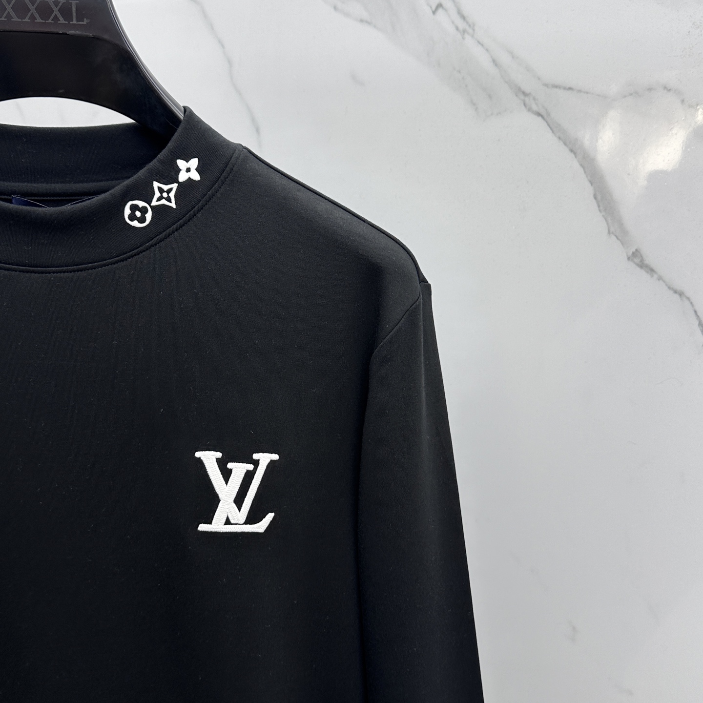 🆕LV路易威登 2025秋冬新款长袖打底衫保暖，同步发售！定制专属纯棉面料，内微磨毛，胸前采用品牌log