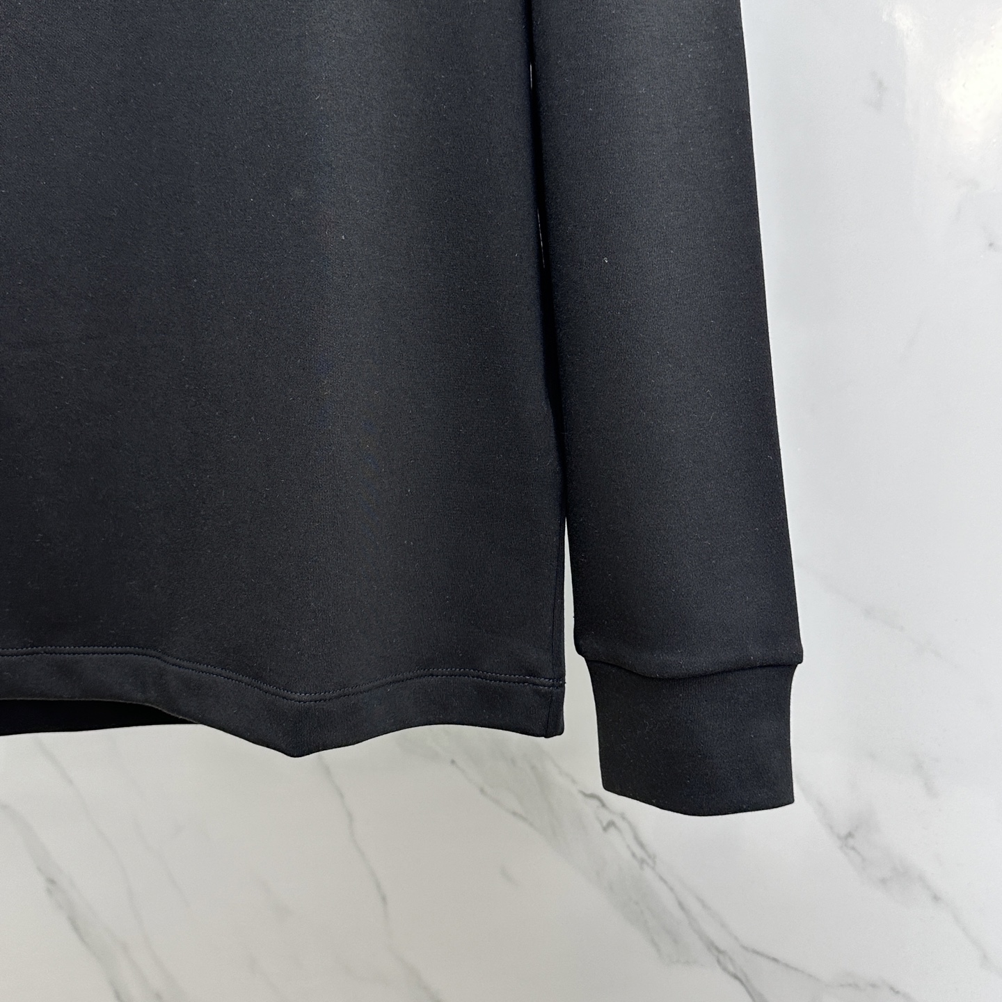 🆕LV路易威登 2025秋冬新款长袖打底衫保暖，同步发售！定制专属纯棉面料，内微磨毛，胸前采用品牌log