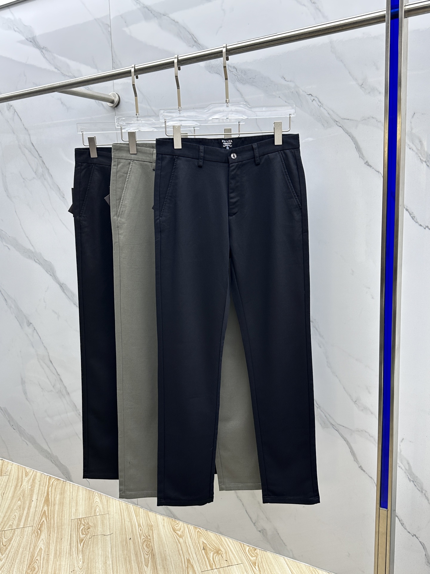 🆕Prada普拉达 2025早秋新品休闲裤西裤，官网同步发售，裤身工艺设计，进口客供辅料、面料定制，代工