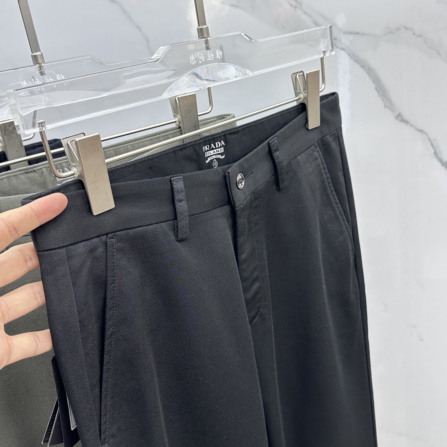 🆕Prada普拉达 2025早秋新品休闲裤西裤，官网同步发售，裤身工艺设计，进口客供辅料、面料定制，代工