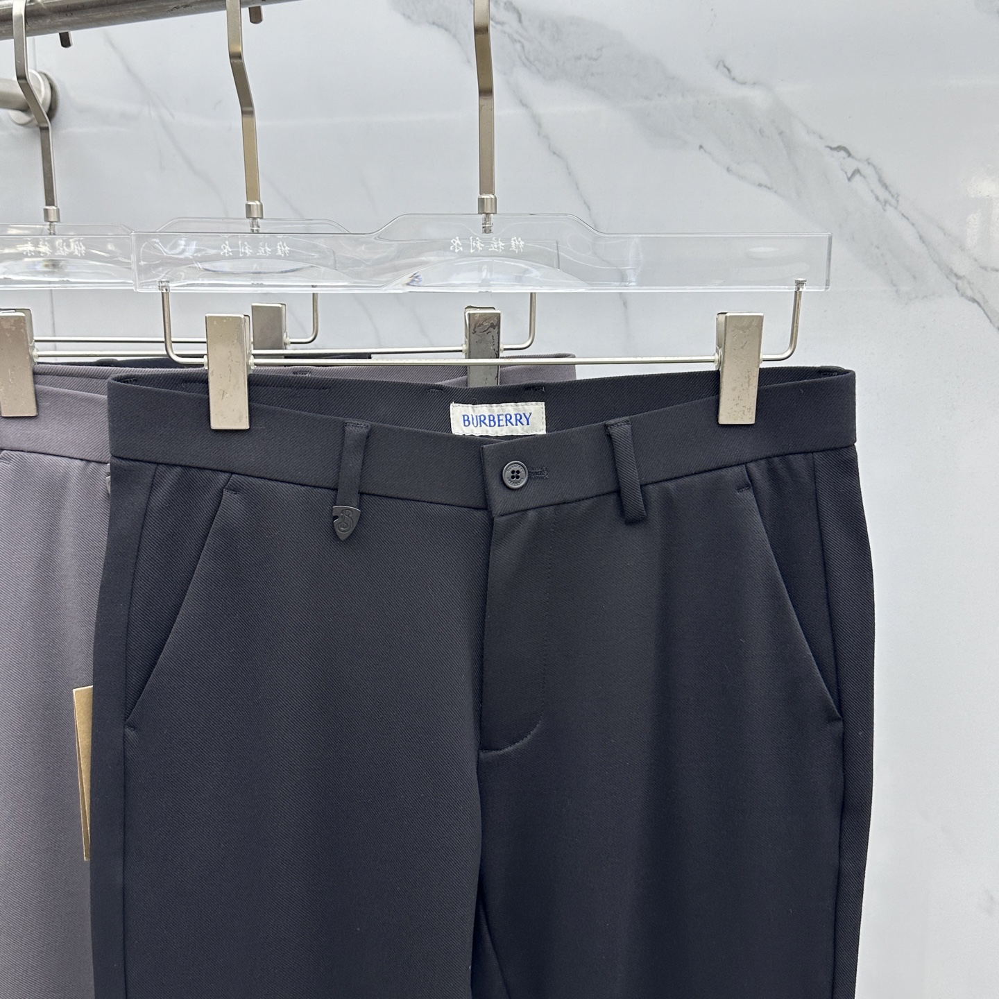 🆕Prada普拉达 2025早秋新品休闲裤西裤，官网同步发售，裤身工艺设计，进口客供辅料、面料定制，代工