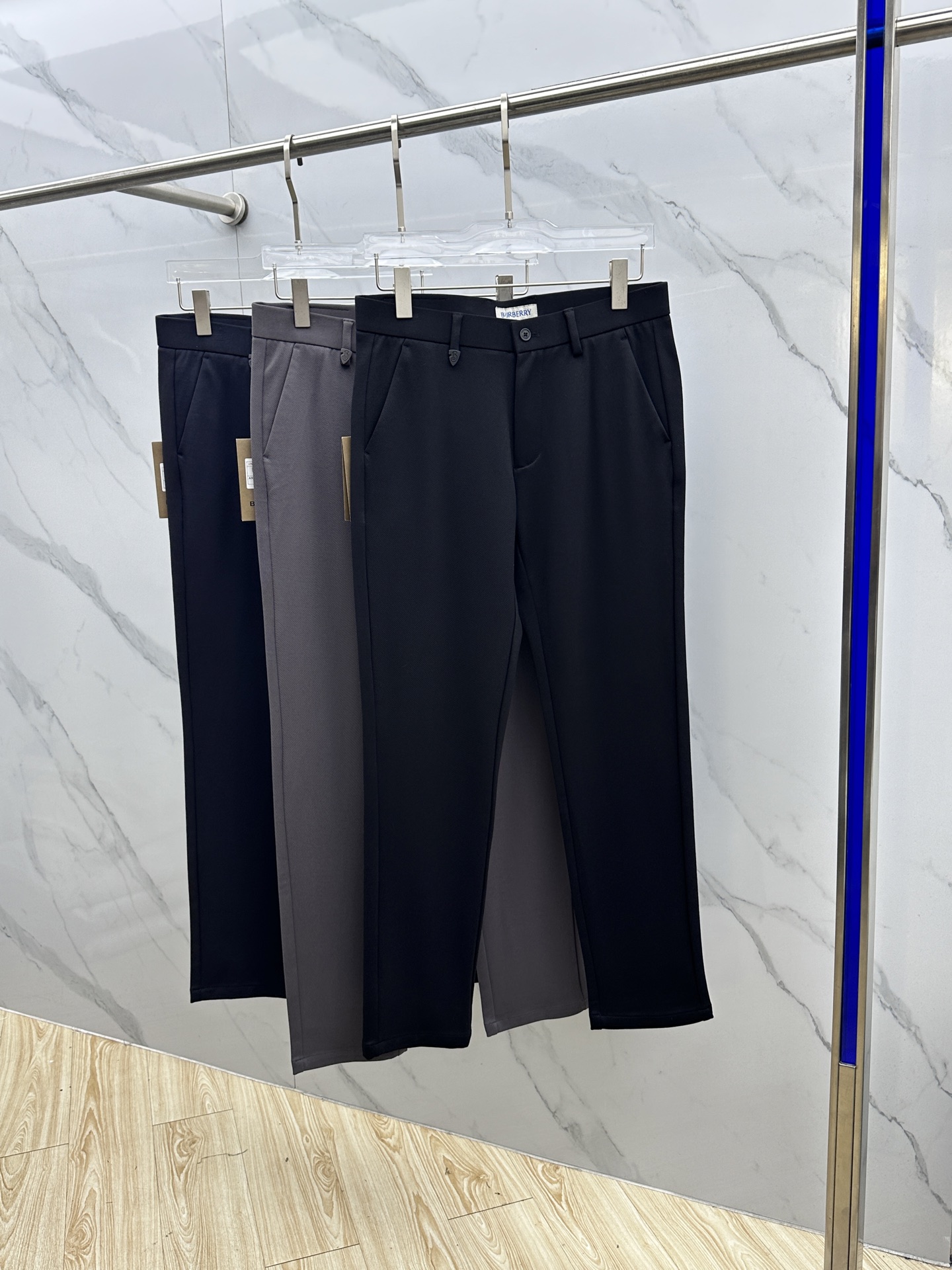 🆕Prada普拉达 2025早秋新品休闲裤西裤，官网同步发售，裤身工艺设计，进口客供辅料、面料定制，代工