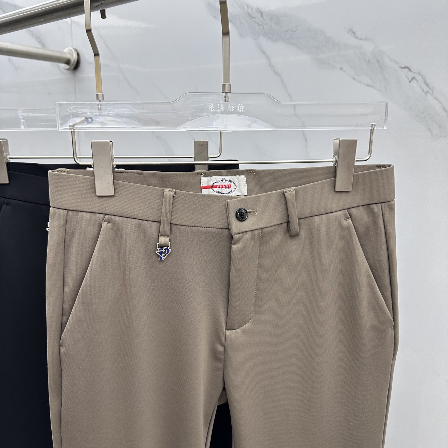 🆕Prada普拉达 2025早秋新品休闲裤西裤，官网同步发售，裤身工艺设计，进口客供辅料、面料定制，代工