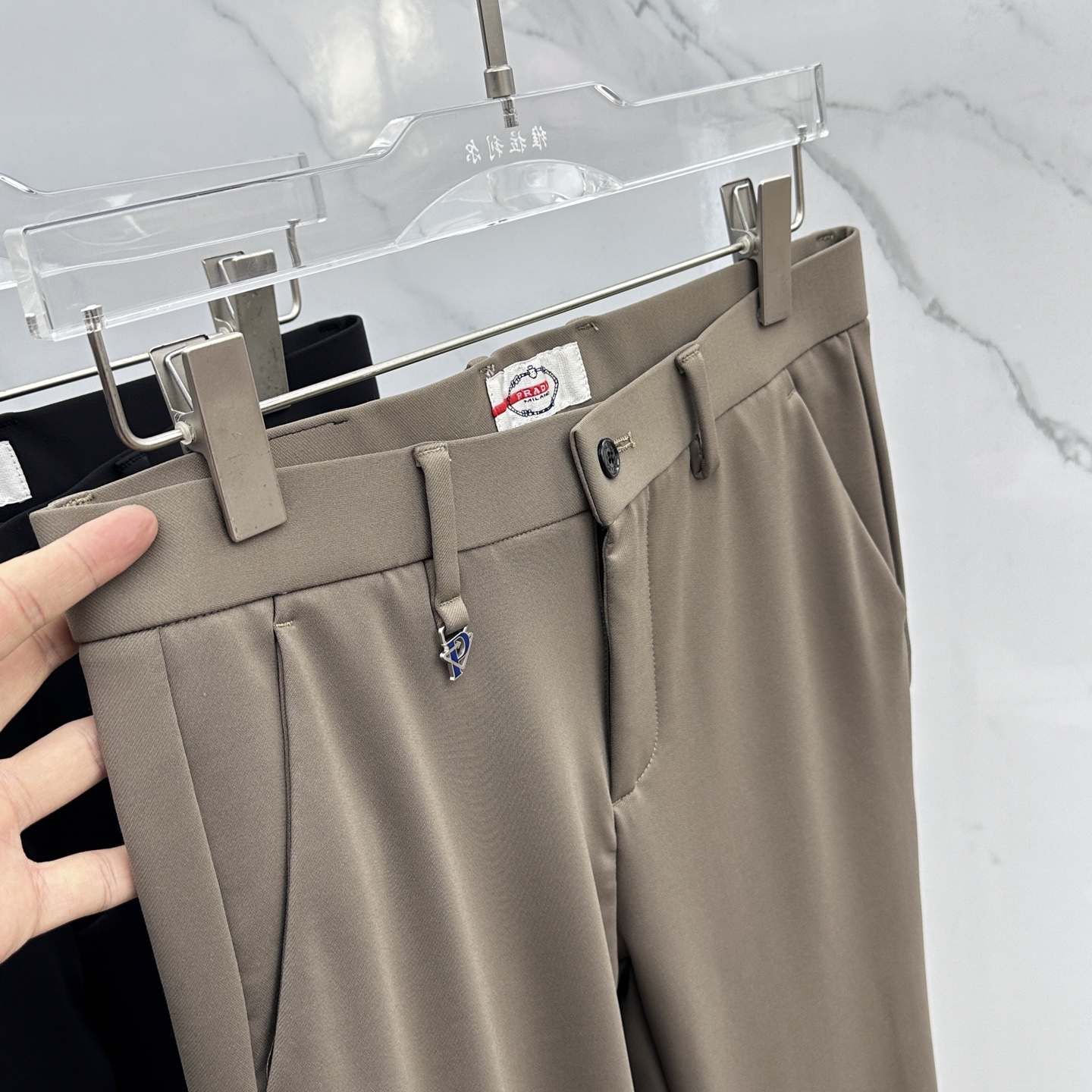 🆕Prada普拉达 2025早秋新品休闲裤西裤，官网同步发售，裤身工艺设计，进口客供辅料、面料定制，代工